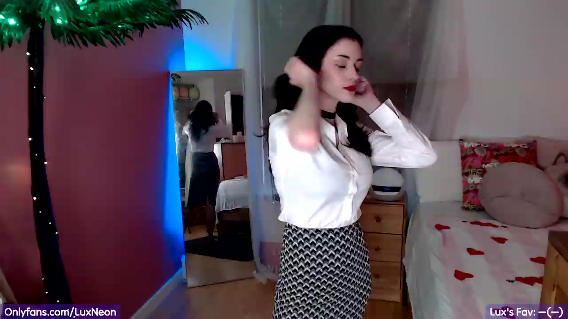 Gallery image thumbnail from LuxNeon's myfreecams stream on, 07/03/2026, 04:30 image 1 of 20