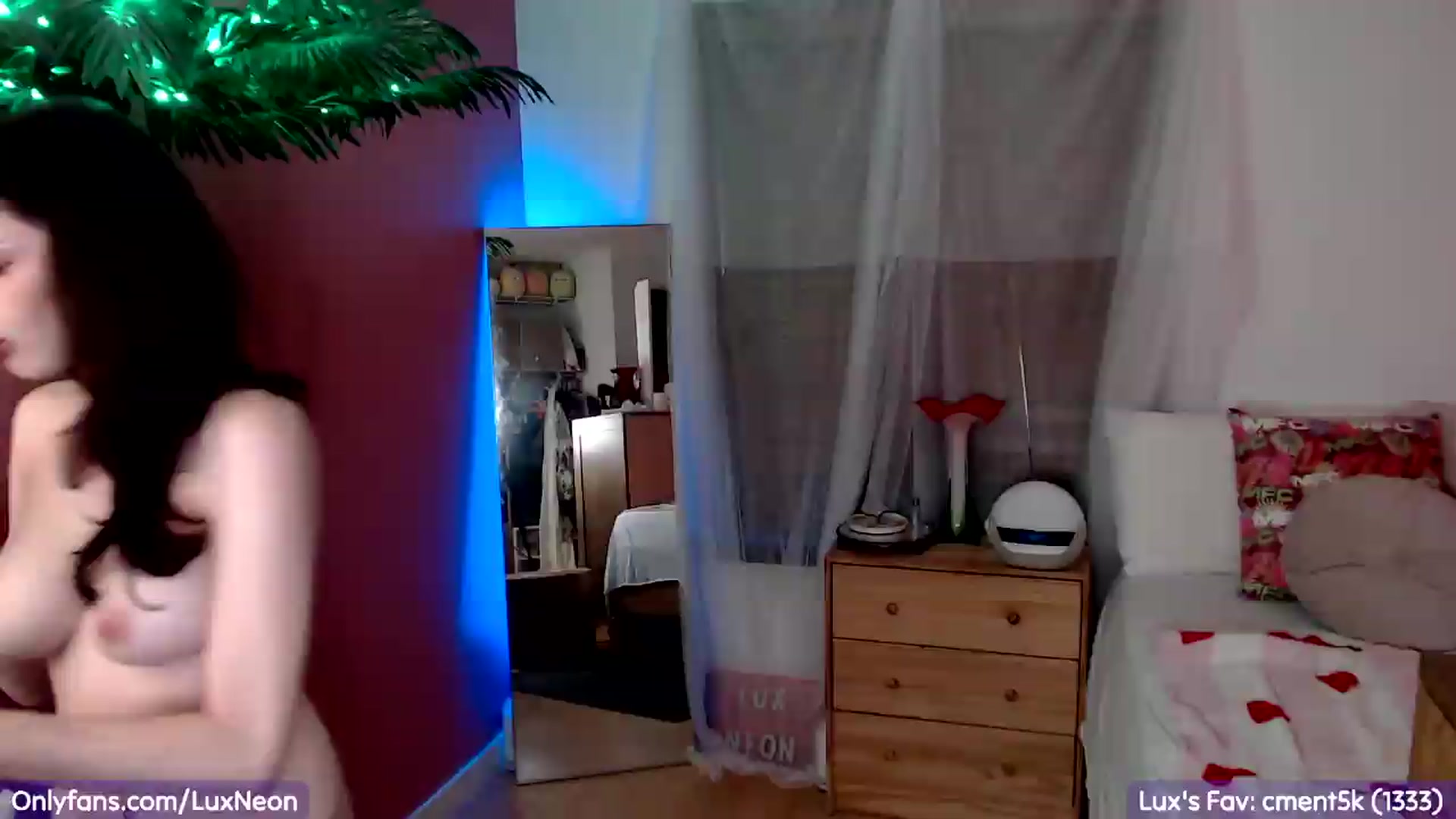 Gallery image thumbnail from LuxNeon's myfreecams stream on, 07/03/2026, 04:30 image 14 of 20