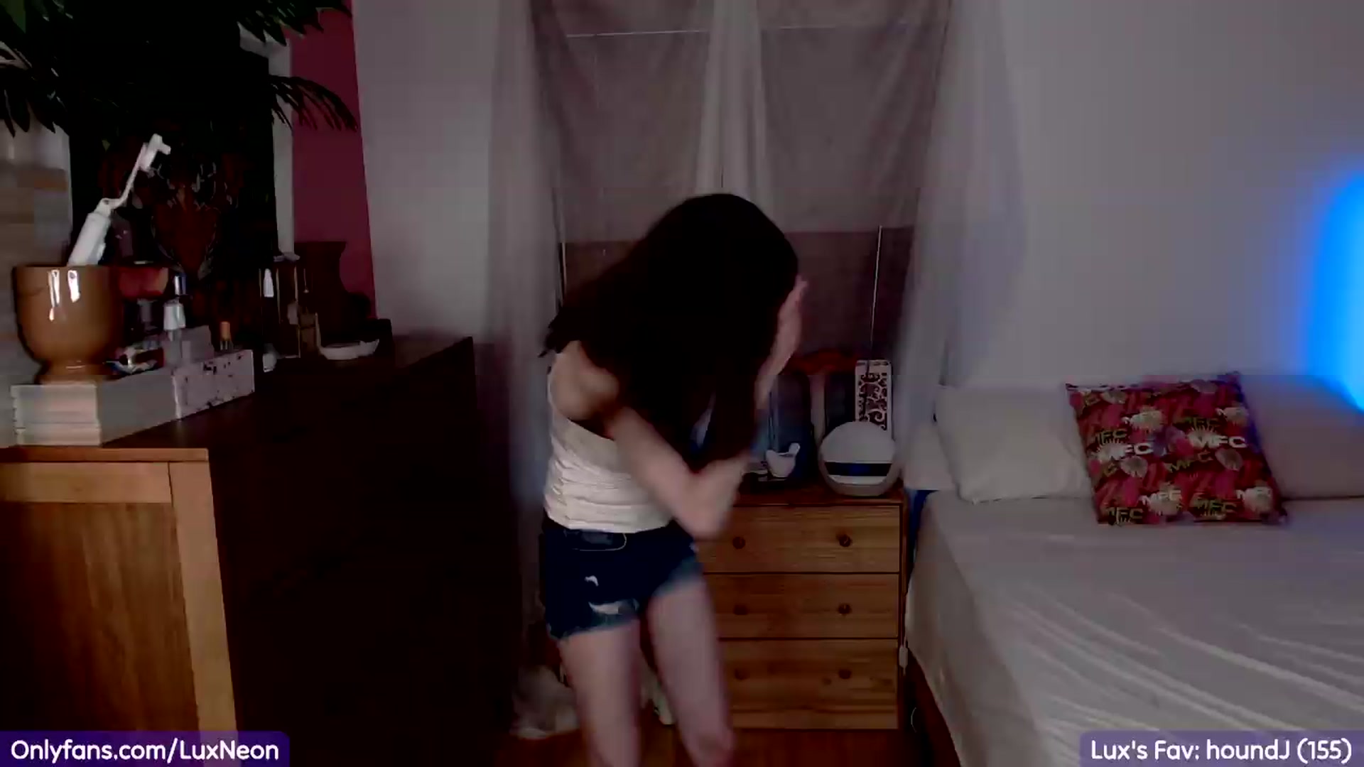 Gallery image thumbnail from LuxNeon's myfreecams stream on, 07/31/2026, 04:17 image 10 of 20