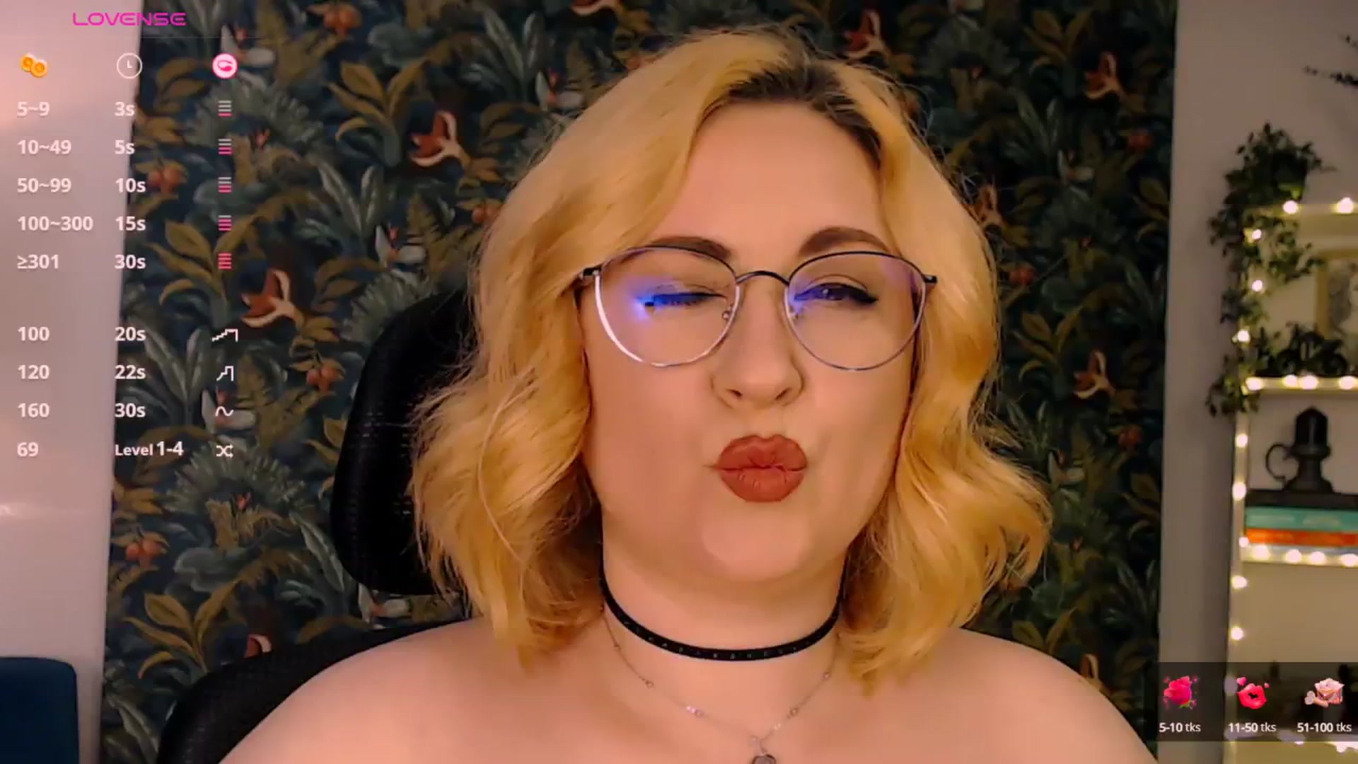 Gallery image thumbnail from Lux_Noir's myfreecams stream on, 04/28/2025, 15:05 image 5 of 20