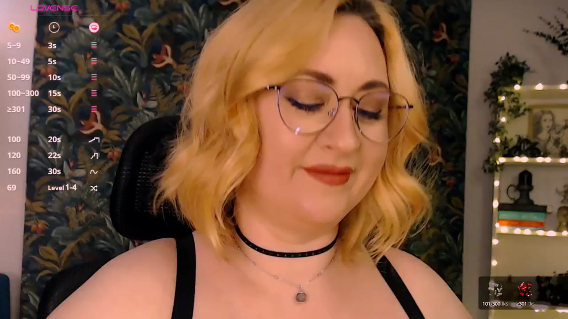 Gallery image thumbnail from Lux_Noir's myfreecams stream on, 04/28/2025, 15:05 image 10 of 20