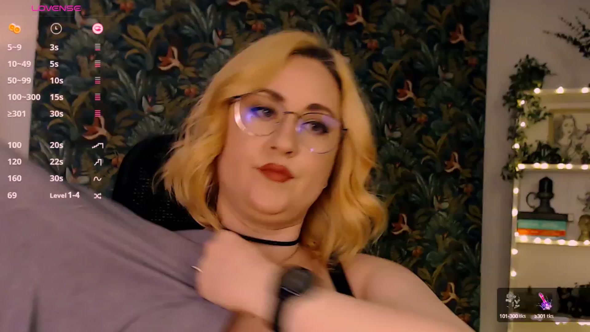 Gallery image thumbnail from Lux_Noir's myfreecams stream on, 04/28/2025, 15:05 image 12 of 20