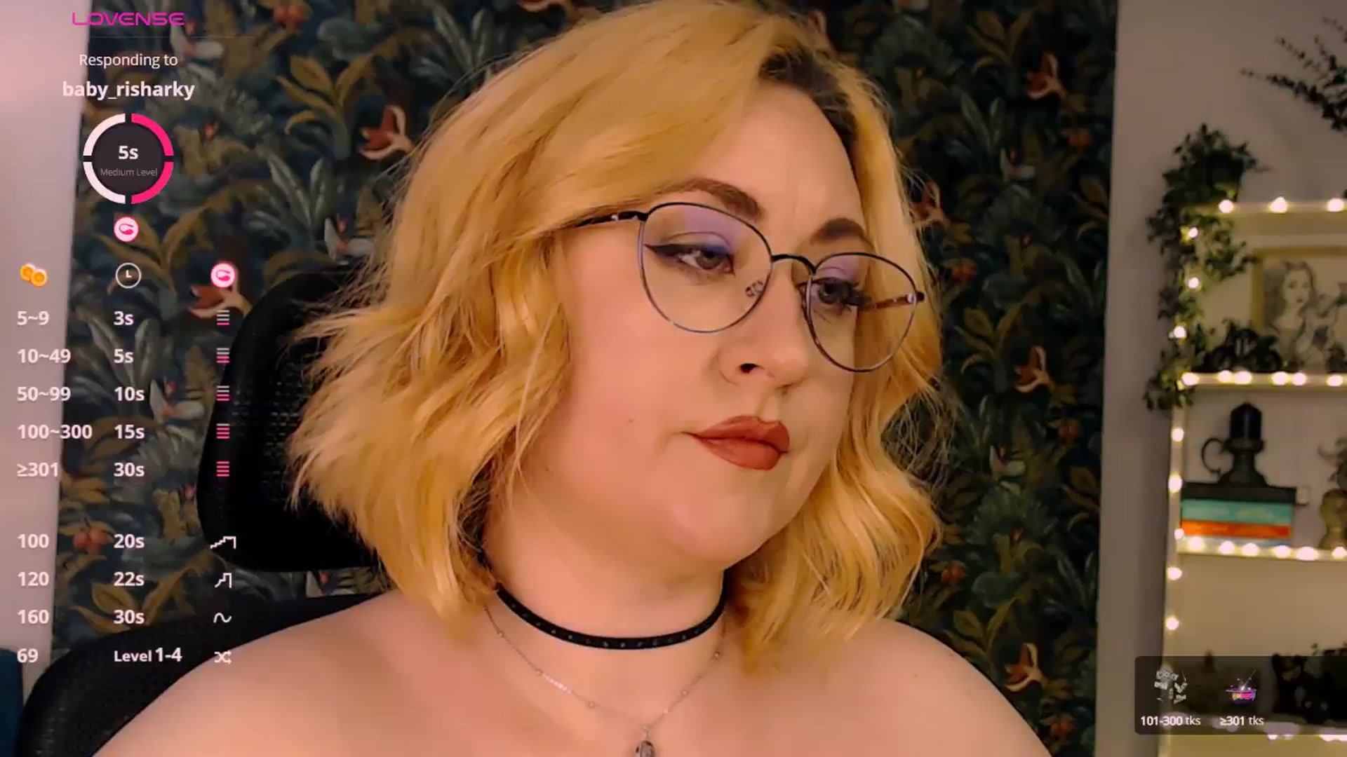 Gallery image thumbnail from Lux_Noir's myfreecams stream on, 04/28/2025, 15:05 image 7 of 20