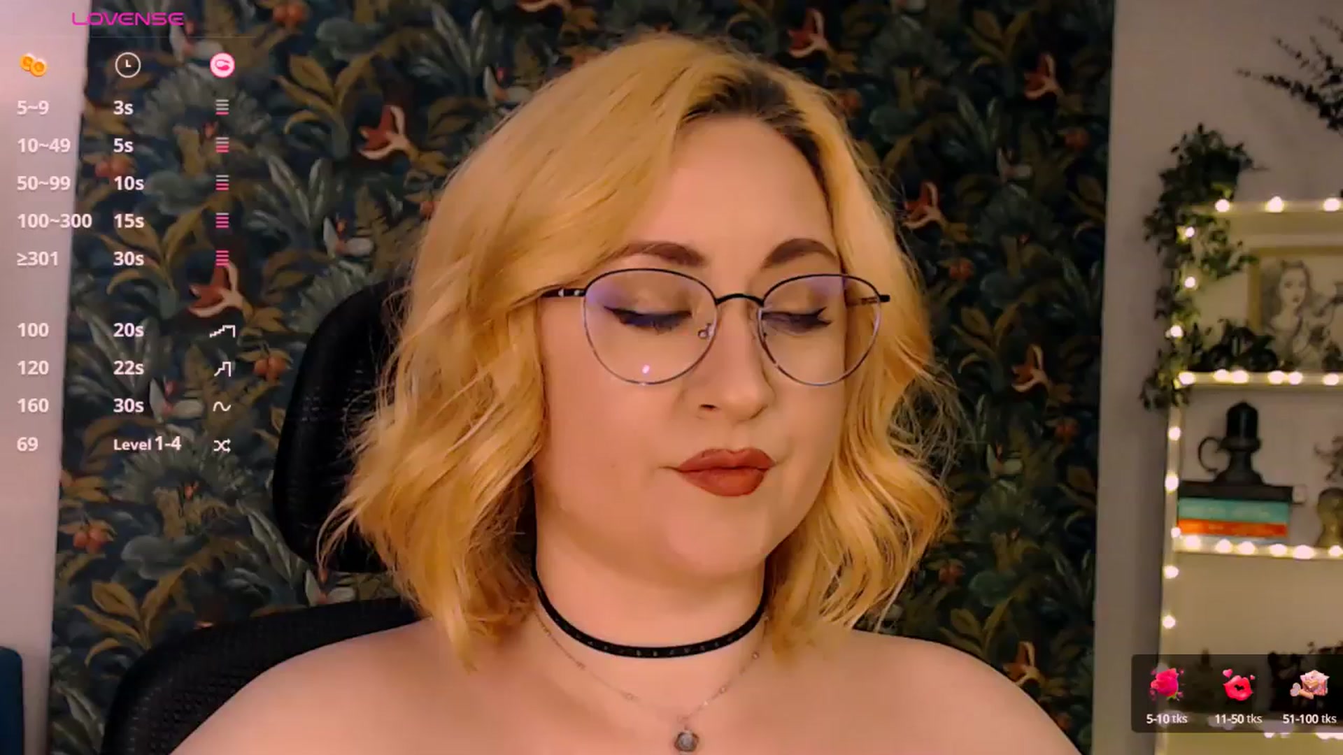 Gallery image thumbnail from Lux_Noir's myfreecams stream on, 04/28/2025, 15:05 image 8 of 20