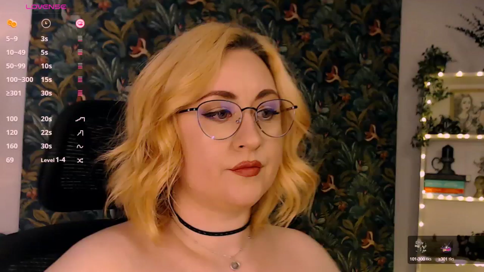 Gallery image thumbnail from Lux_Noir's myfreecams stream on, 04/28/2025, 15:05 image 6 of 20