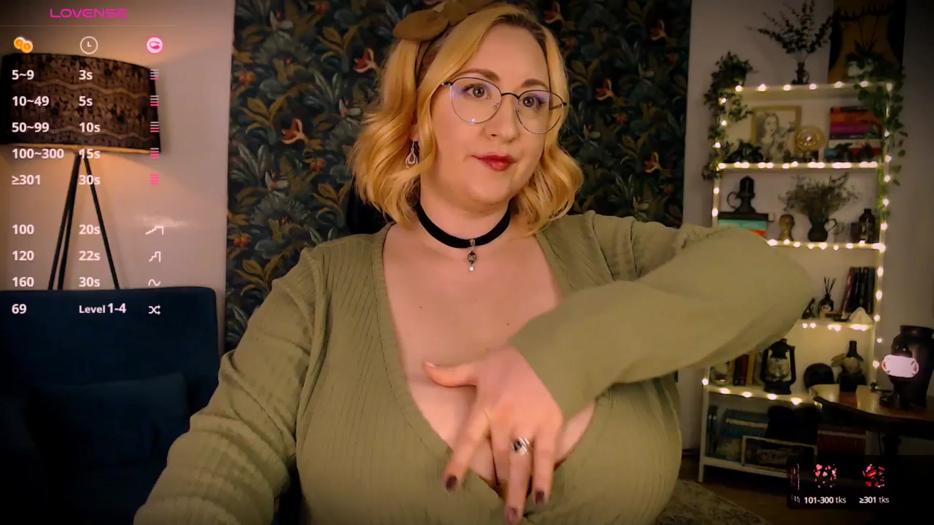 Gallery image thumbnail from Lux_Noir's myfreecams stream on, 04/29/2025, 16:19 image 8 of 20
