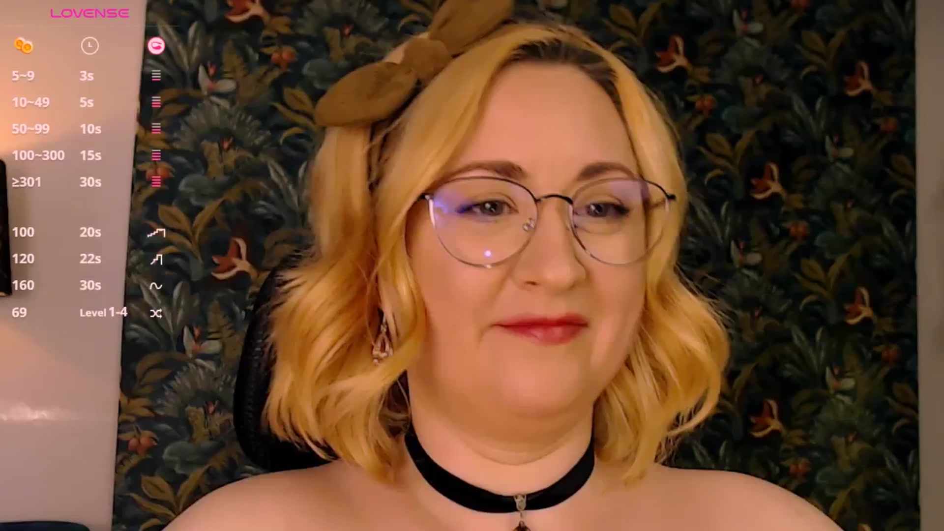 Gallery image thumbnail from Lux_Noir's myfreecams stream on, 04/29/2025, 16:19 image 14 of 20