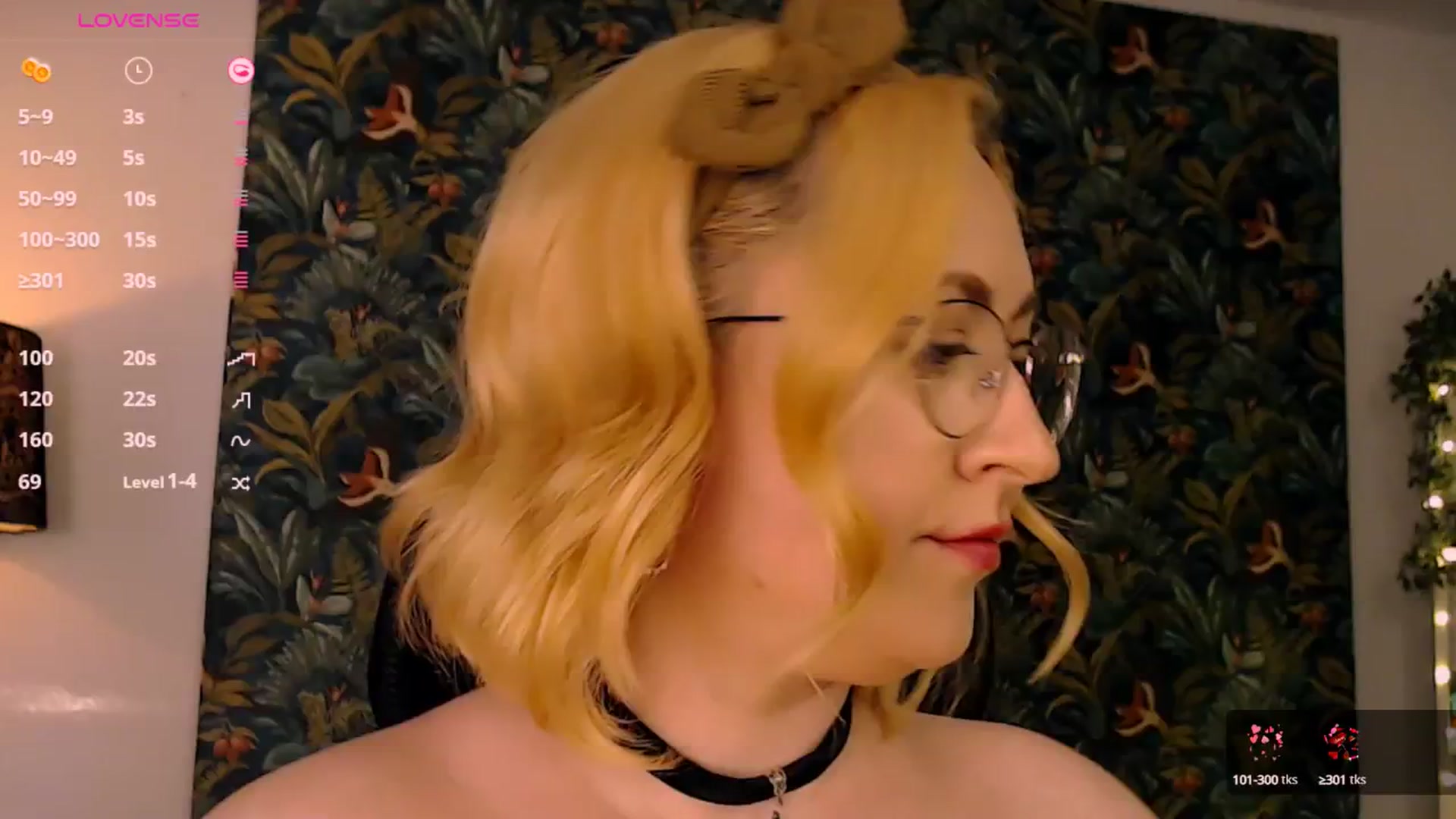 Gallery image thumbnail from Lux_Noir's myfreecams stream on, 04/29/2025, 16:19 image 13 of 20