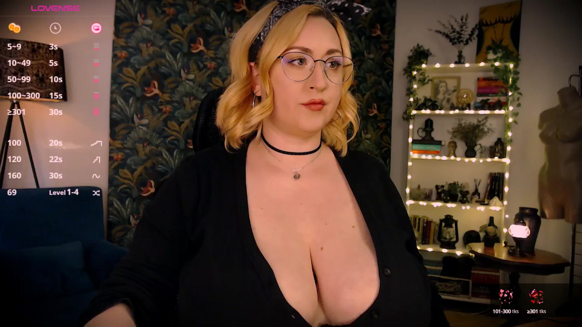 Gallery image thumbnail from Lux_Noir's myfreecams stream on, 04/30/2025, 14:43 image 12 of 20
