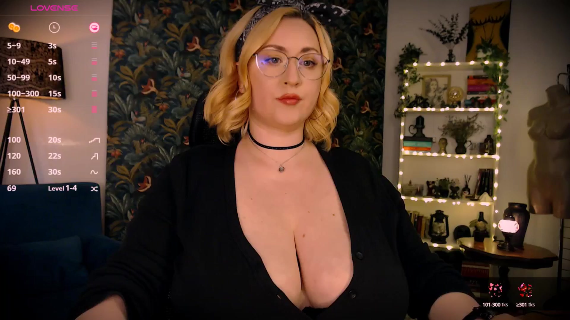 Gallery image thumbnail from Lux_Noir's myfreecams stream on, 04/30/2025, 14:43 image 18 of 20