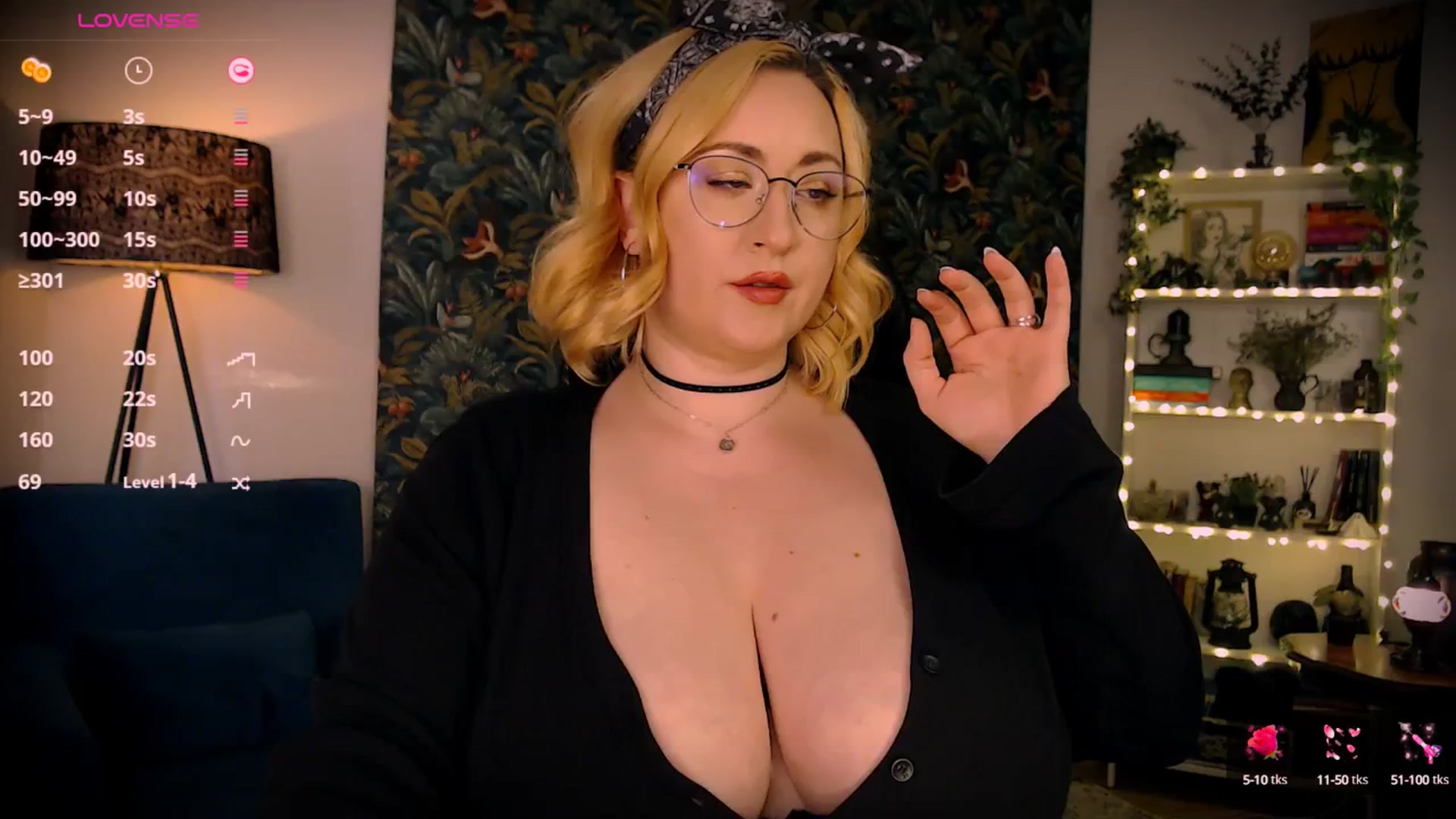 Gallery image thumbnail from Lux_Noir's myfreecams stream on, 04/30/2025, 15:51 image 3 of 20