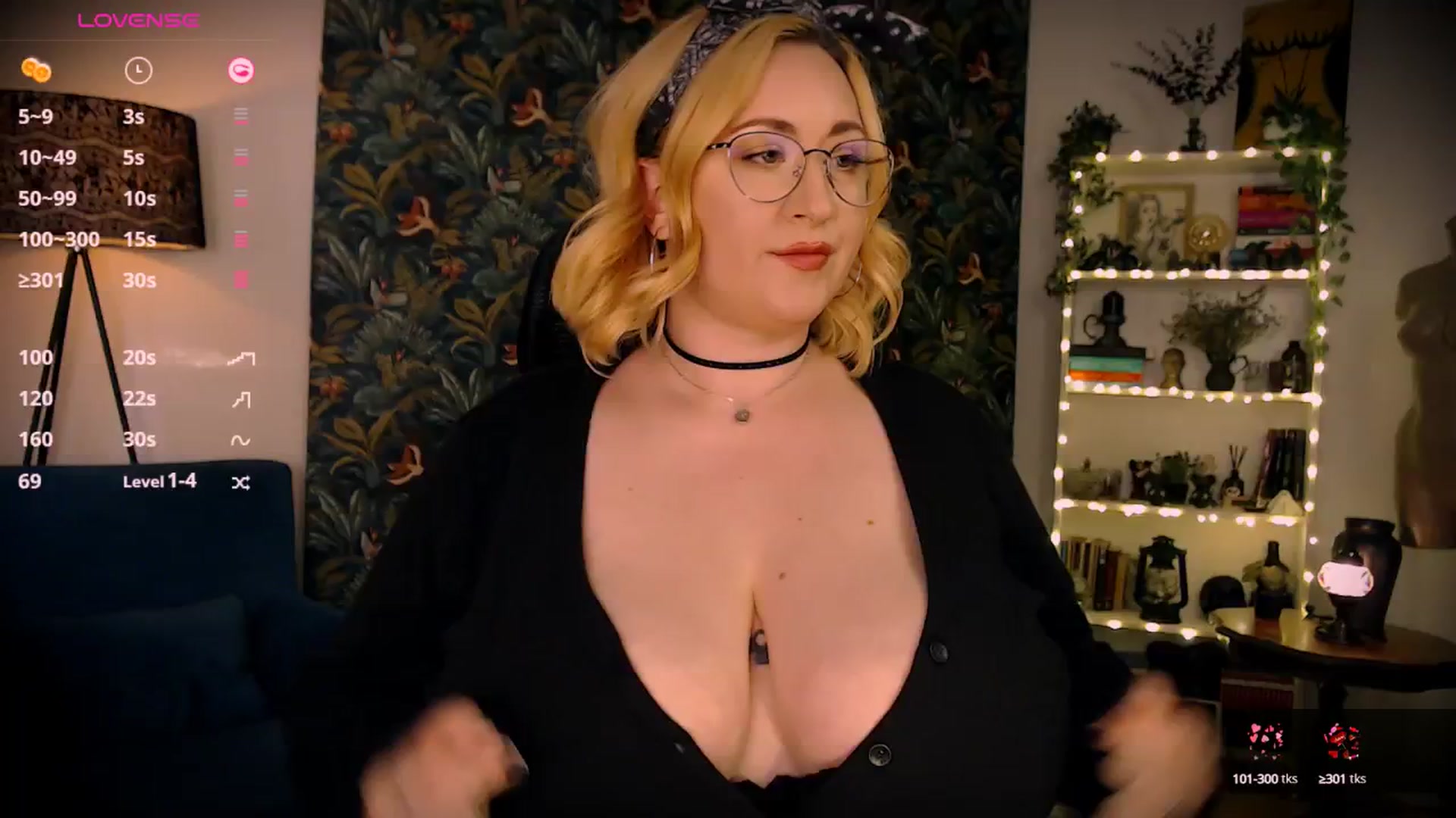Gallery image thumbnail from Lux_Noir's myfreecams stream on, 04/30/2025, 15:51 image 19 of 20