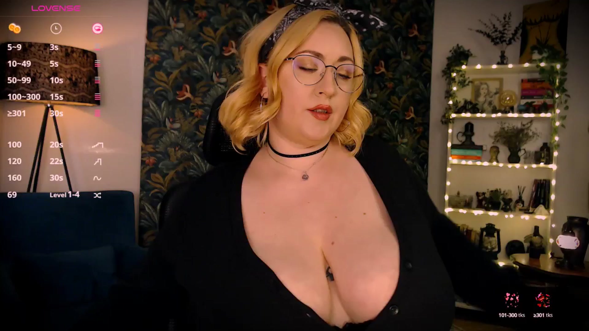 Gallery image thumbnail from Lux_Noir's myfreecams stream on, 04/30/2025, 15:51 image 10 of 20
