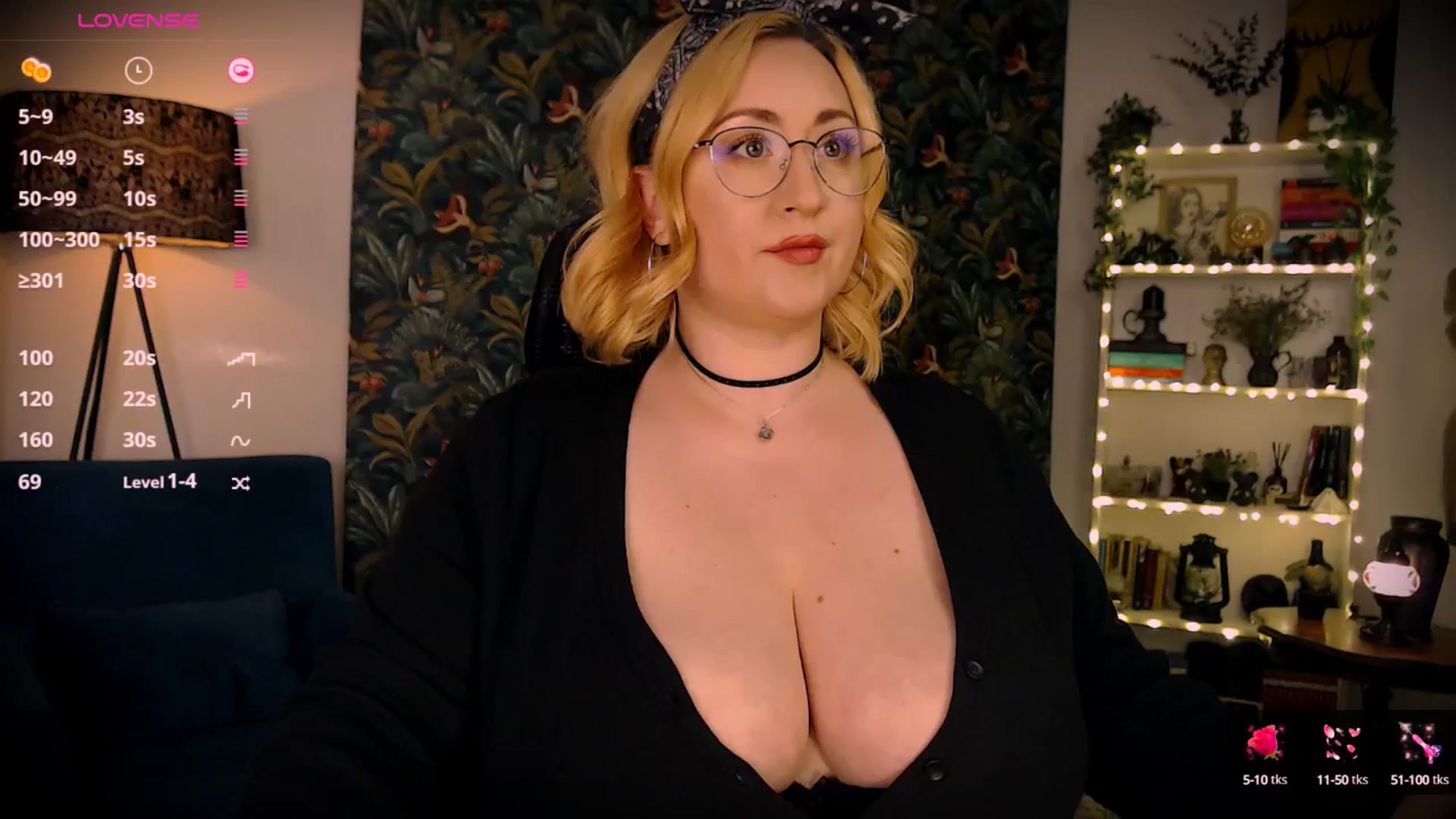 Gallery image thumbnail from Lux_Noir's myfreecams stream on, 04/30/2025, 16:16 image 14 of 20