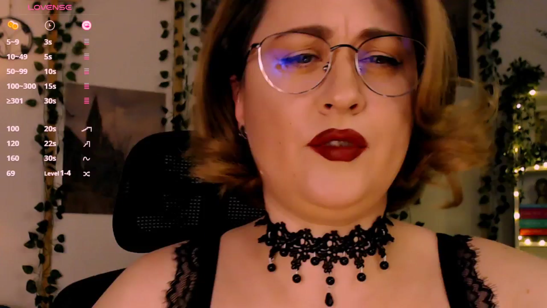 Gallery image thumbnail from Lux_Noir's myfreecams stream on, 01/01/2026, 14:58 image 12 of 20