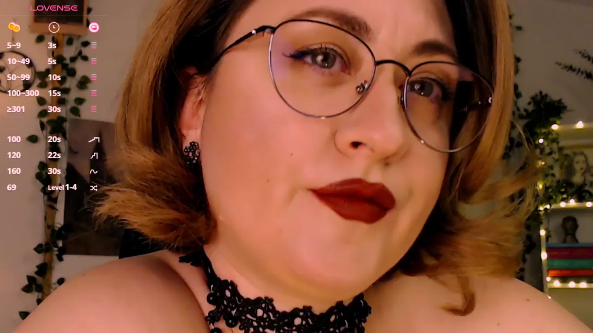 Gallery image thumbnail from Lux_Noir's myfreecams stream on, 01/01/2026, 16:26 image 12 of 20