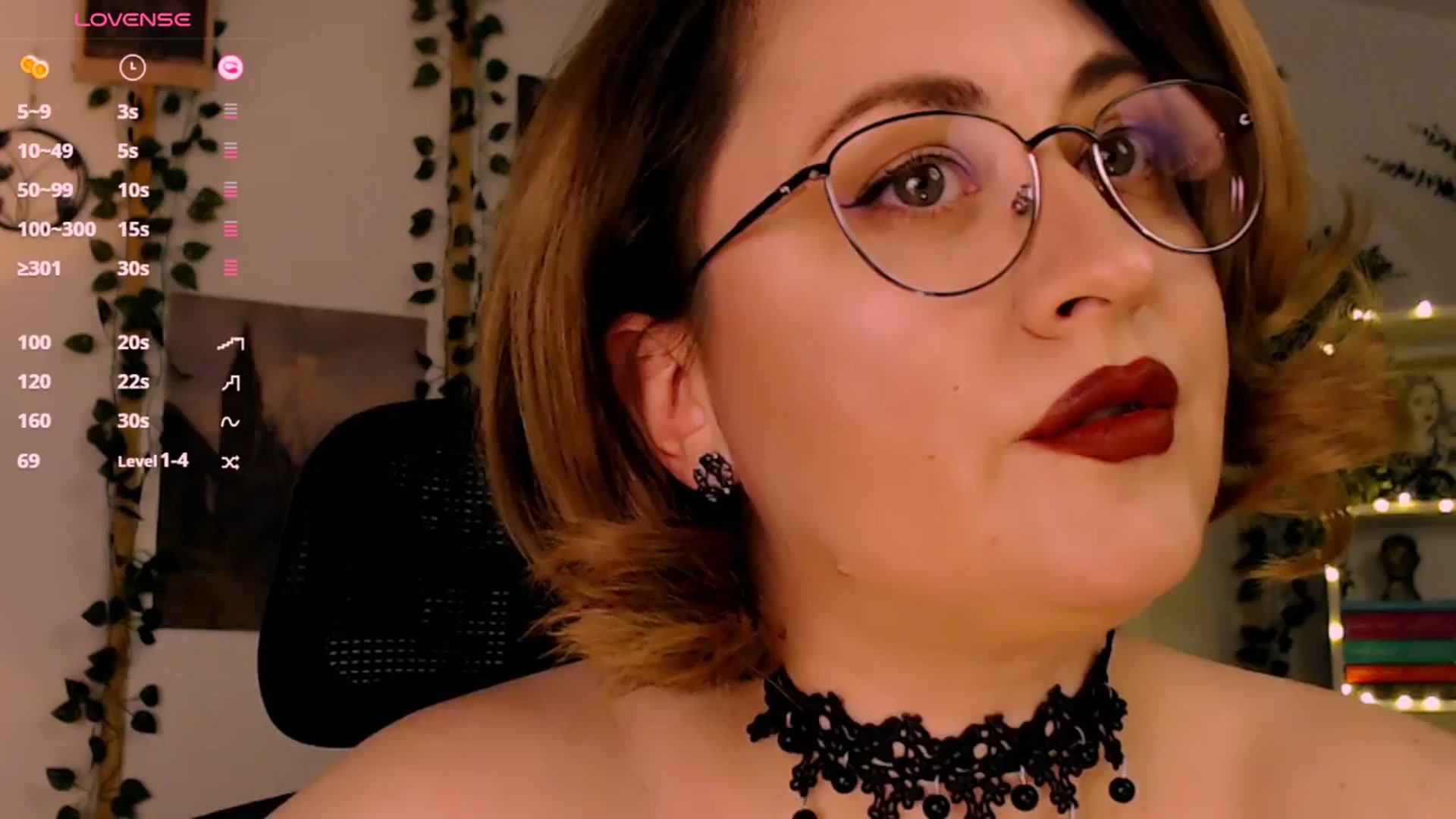 Gallery image thumbnail from Lux_Noir's myfreecams stream on, 01/01/2026, 16:26 image 17 of 20