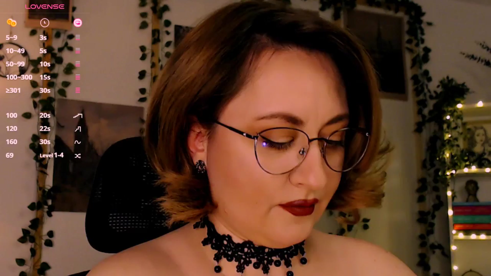 Gallery image thumbnail from Lux_Noir's myfreecams stream on, 01/01/2026, 16:26 image 18 of 20