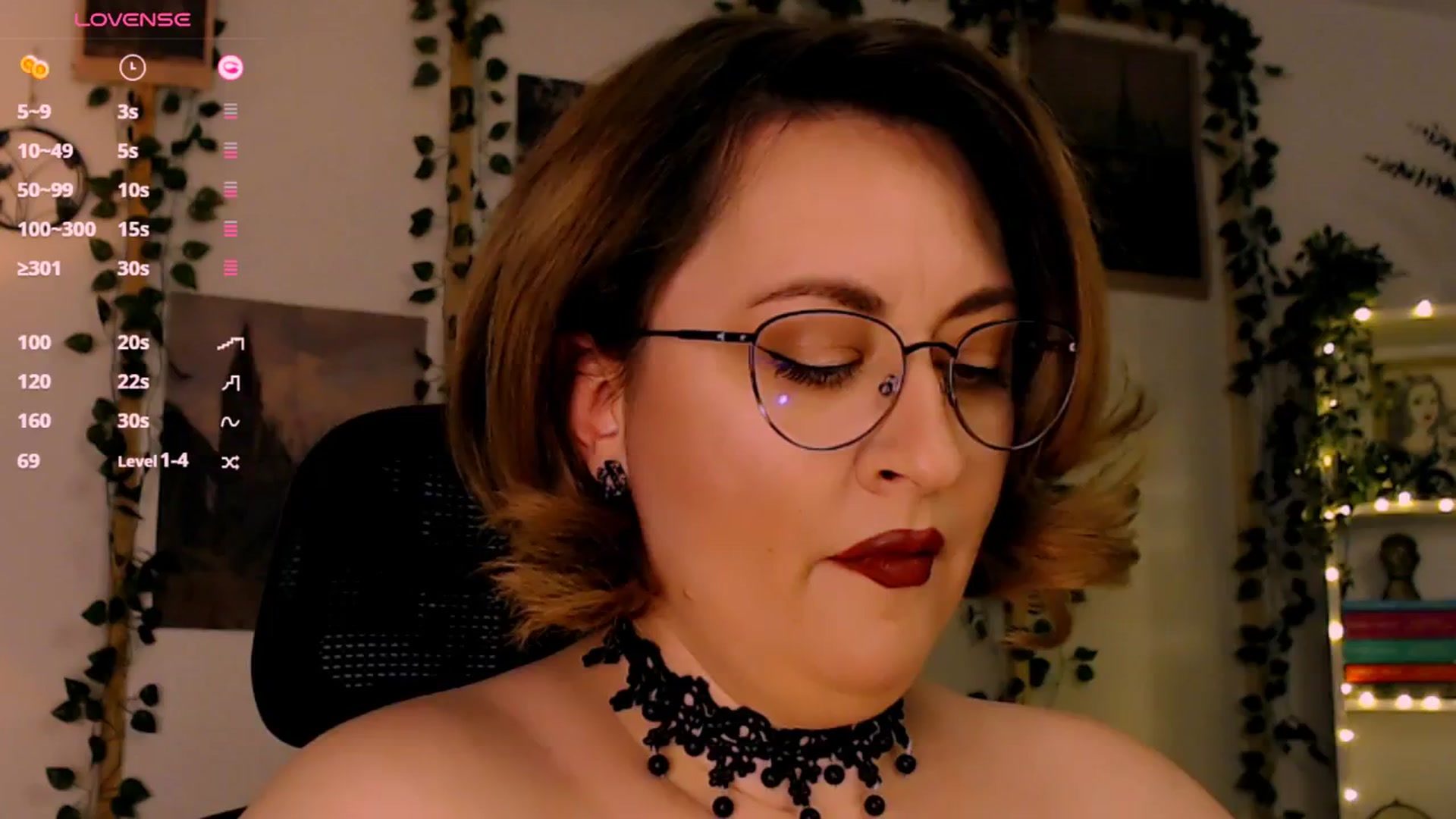 Gallery image thumbnail from Lux_Noir's myfreecams stream on, 01/01/2026, 16:26 image 19 of 20
