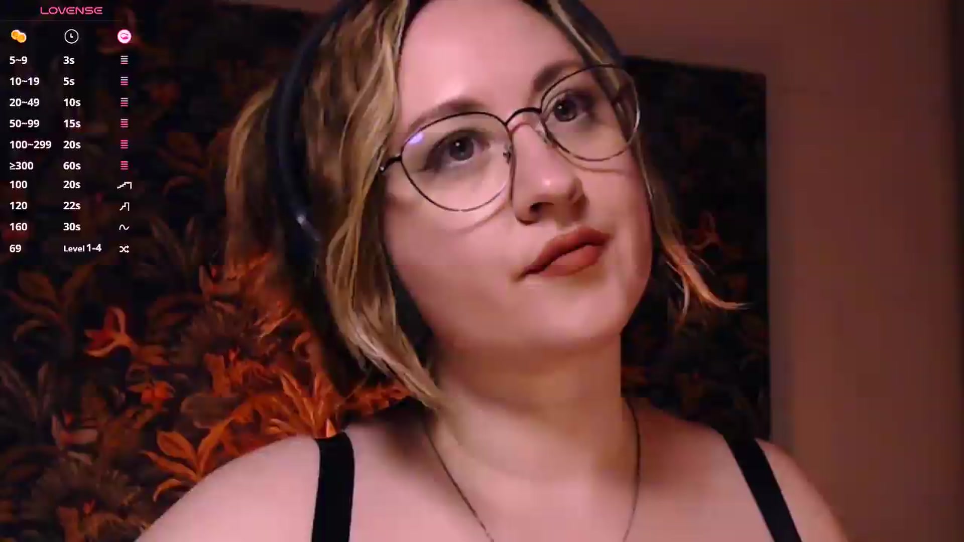Gallery image thumbnail from Lux_Noir's myfreecams stream on, 08/16/2026, 15:00 image 4 of 20
