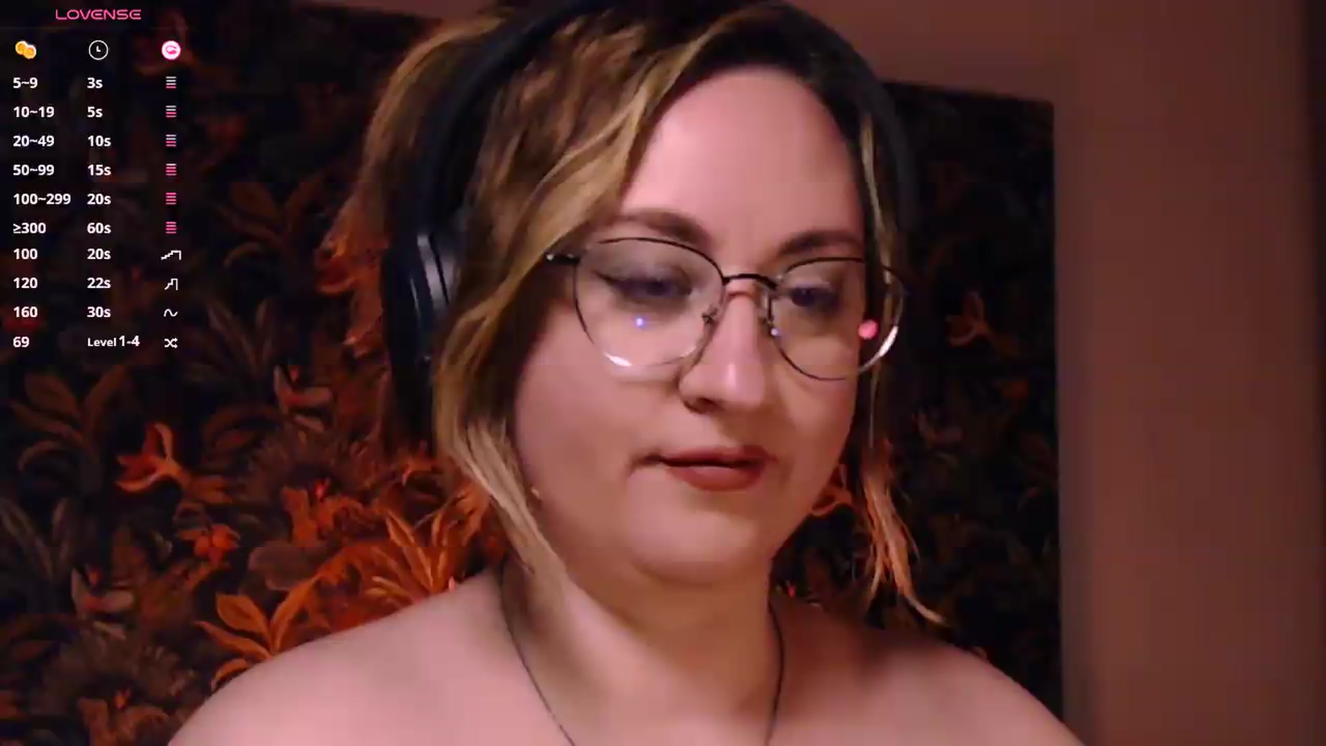 Gallery image thumbnail from Lux_Noir's myfreecams stream on, 08/16/2026, 15:00 image 2 of 20