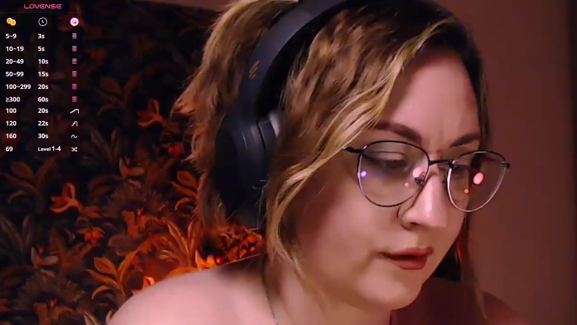 Gallery image thumbnail from Lux_Noir's myfreecams stream on, 08/16/2026, 15:00 image 1 of 20