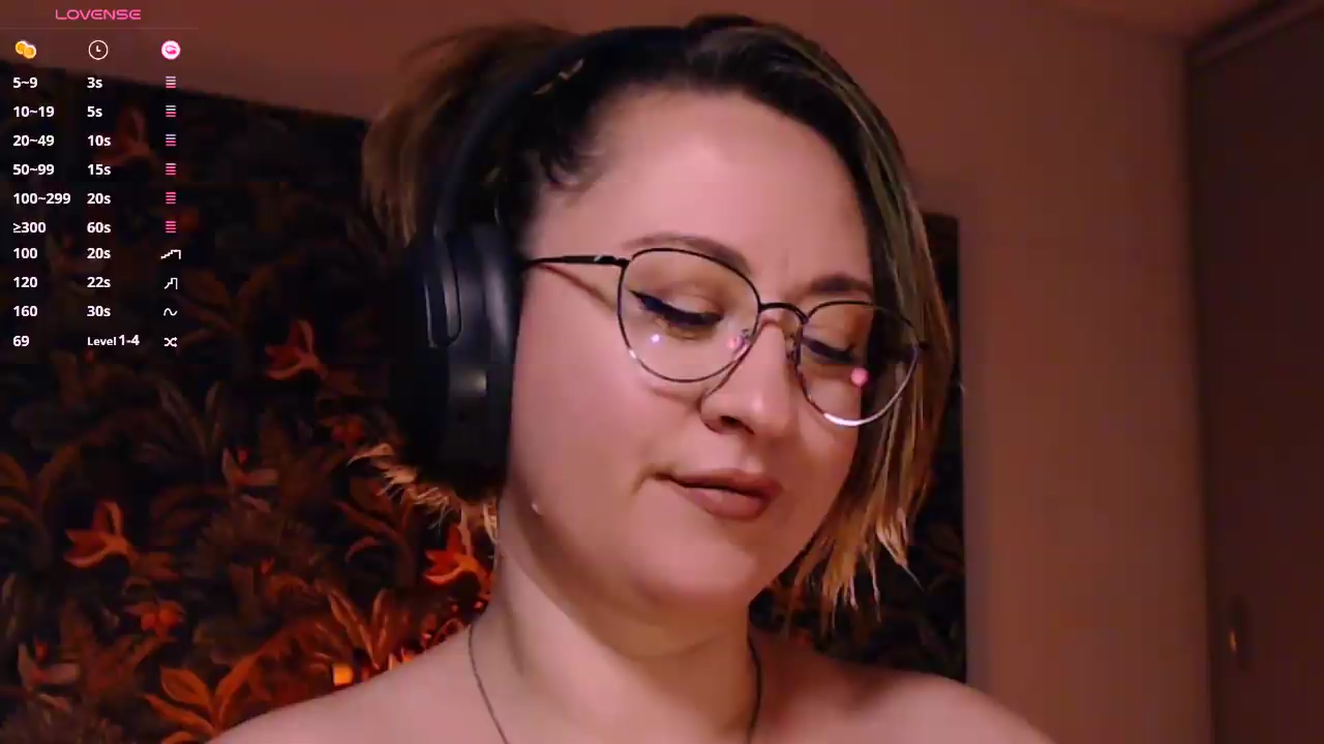 Gallery image thumbnail from Lux_Noir's myfreecams stream on, 08/17/2026, 15:12 image 16 of 20
