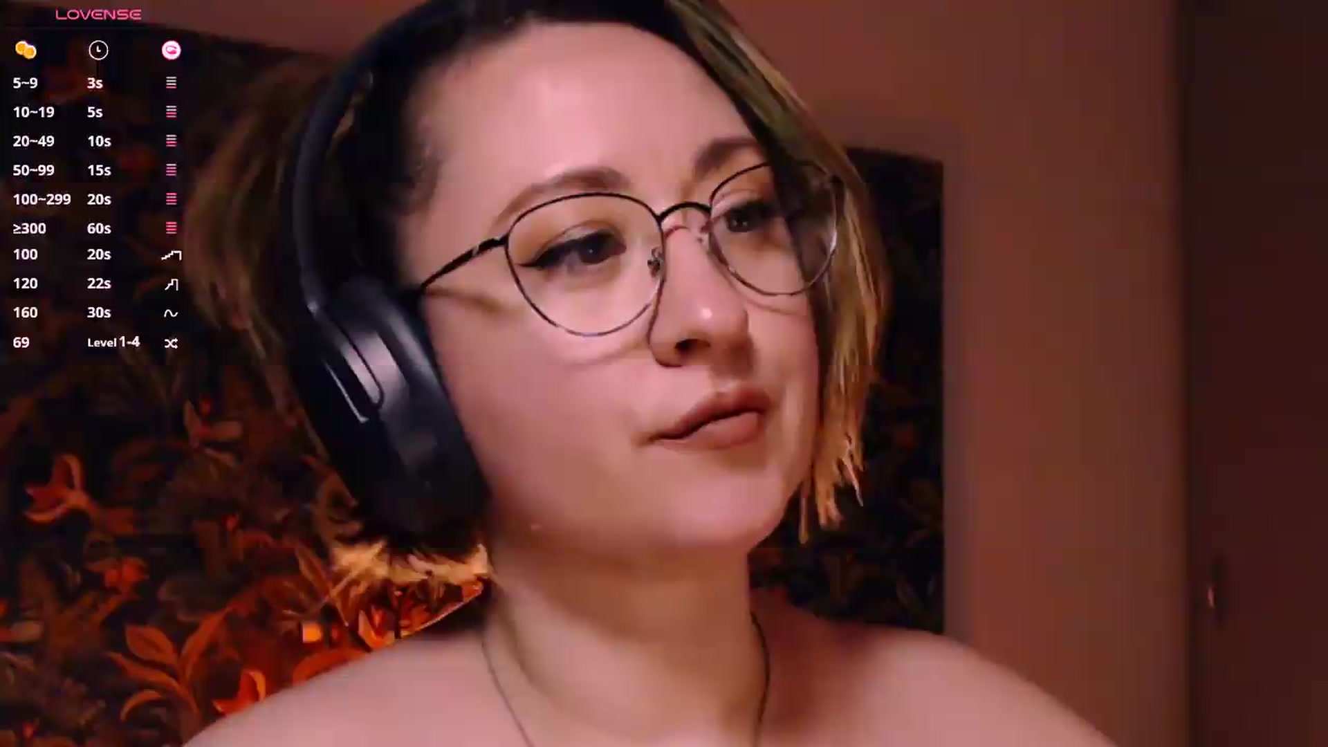 Gallery image thumbnail from Lux_Noir's myfreecams stream on, 08/17/2026, 15:12 image 19 of 20