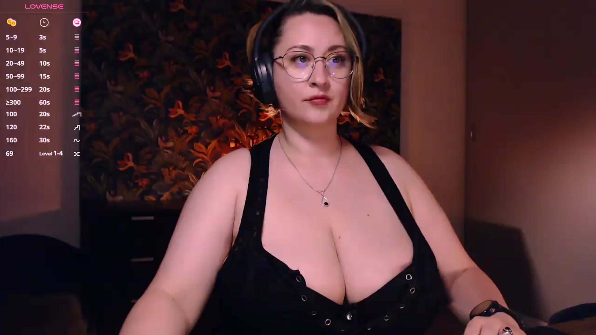 Gallery image thumbnail from Lux_Noir's myfreecams stream on, 08/19/2026, 15:24 image 11 of 20