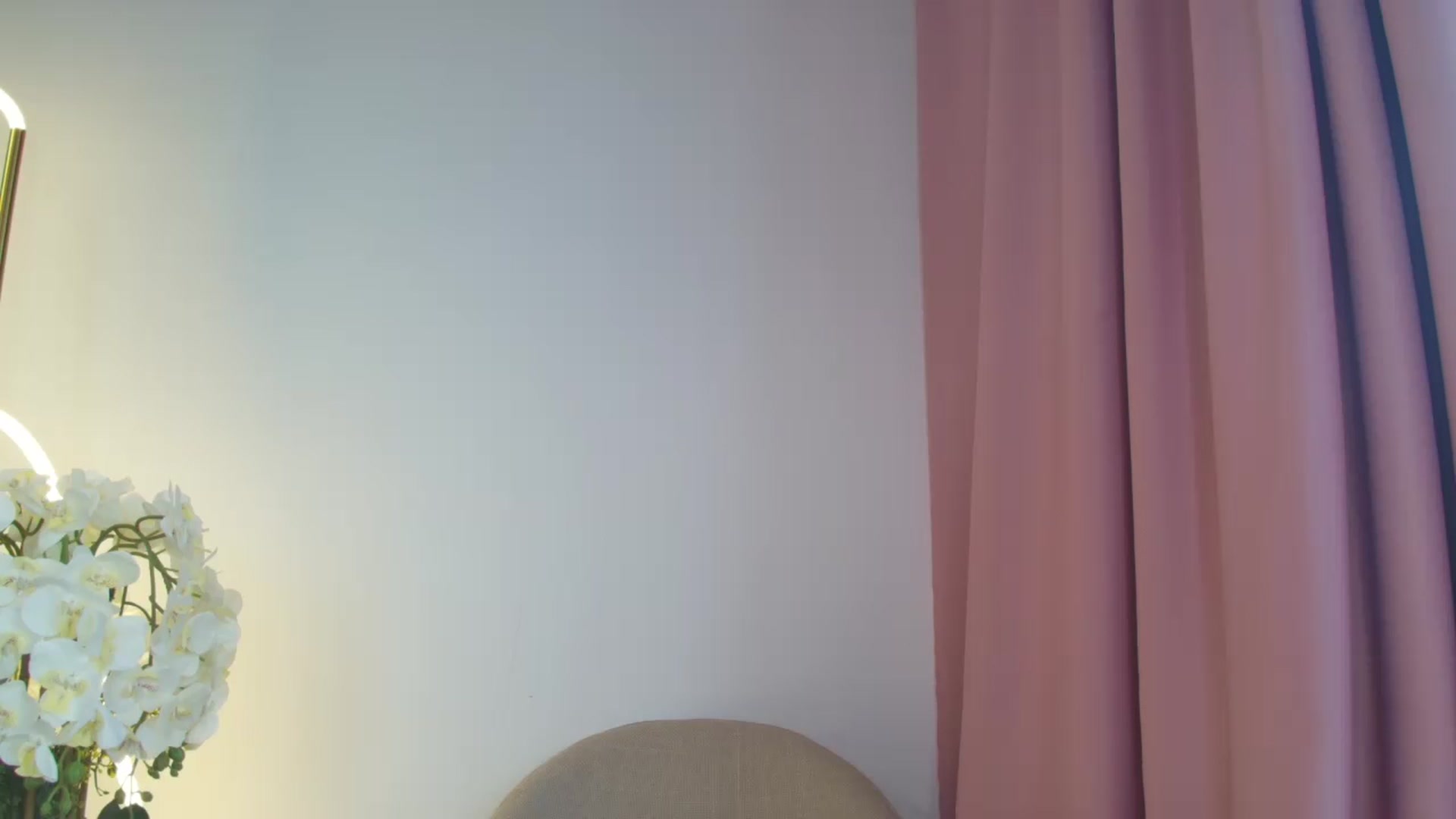 Gallery image thumbnail from Luxie_'s myfreecams stream on, 08/19/2025, 09:39 image 11 of 20