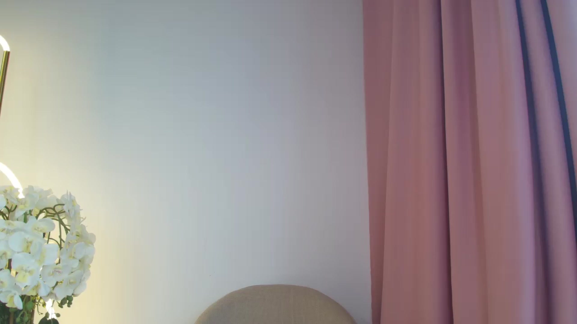 Gallery image thumbnail from Luxie_'s myfreecams stream on, 08/19/2025, 09:39 image 10 of 20