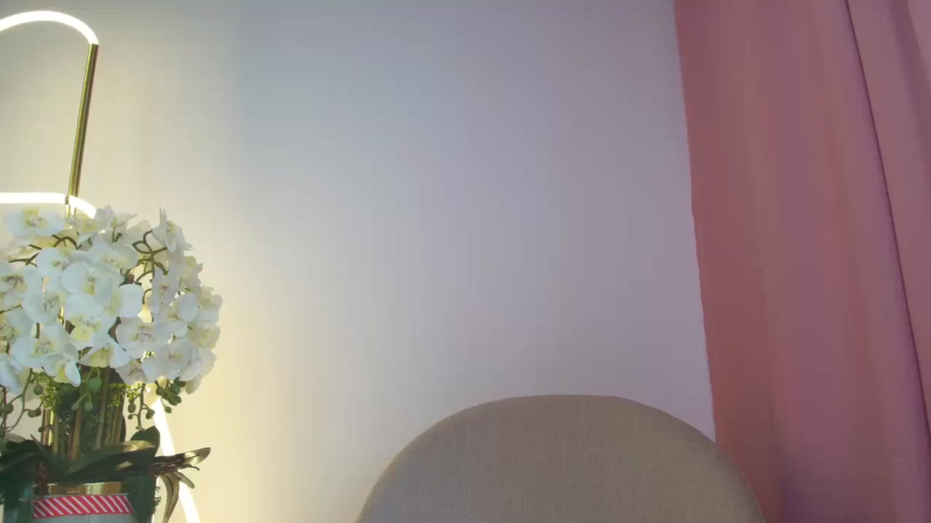 Gallery image thumbnail from Luxie_'s myfreecams stream on, 08/19/2025, 14:07 image 1 of 20