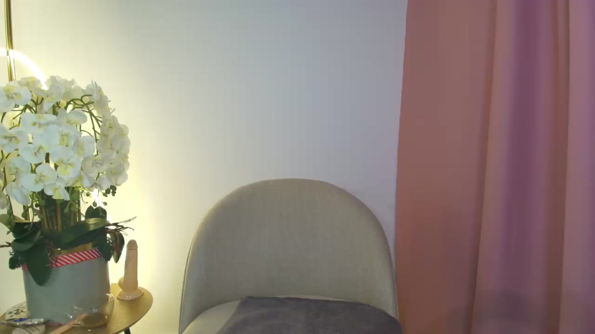 Gallery image thumbnail from Luxie_'s myfreecams stream on, 08/20/2025, 09:13 image 17 of 20