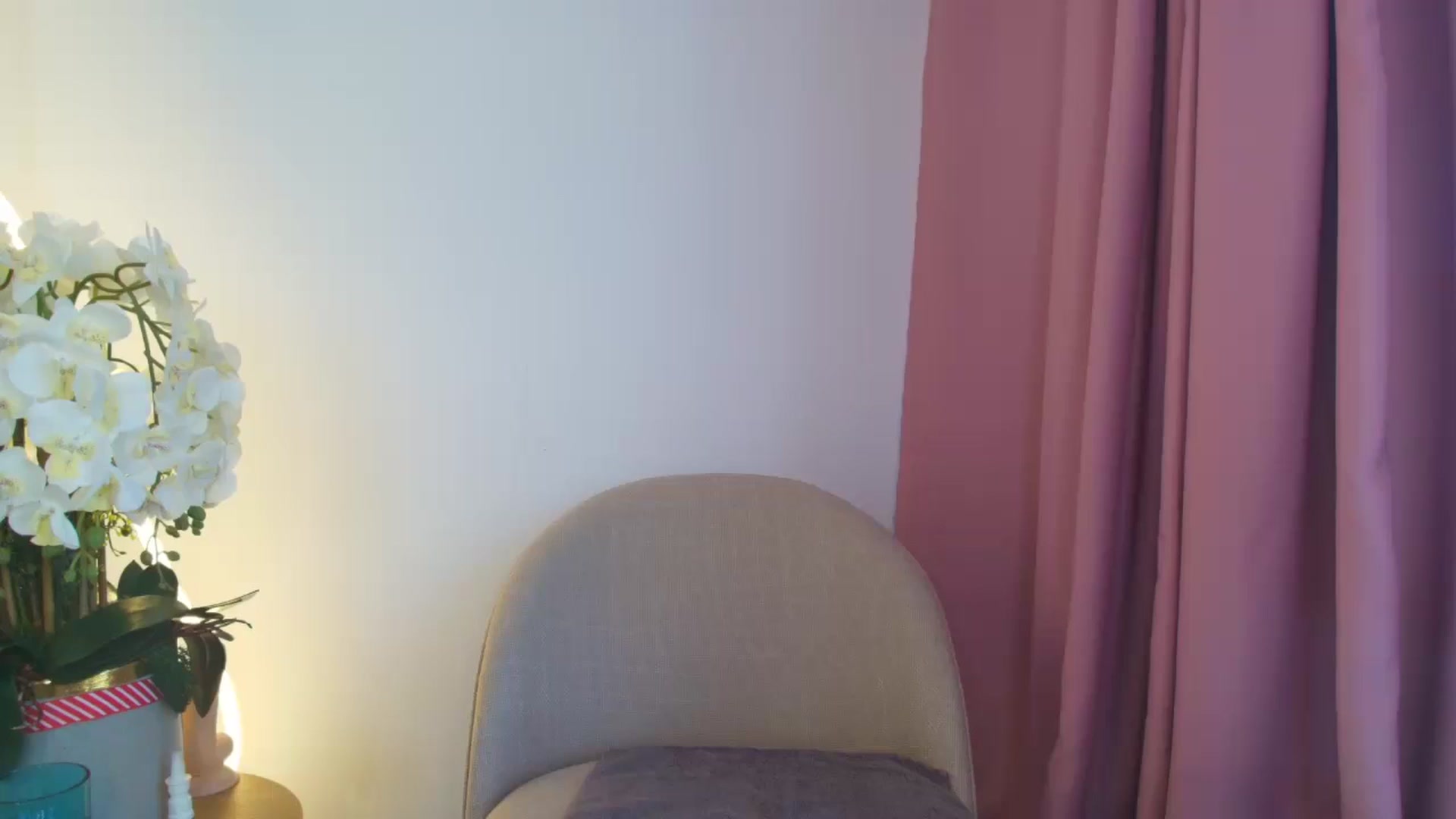Gallery image thumbnail from Luxie_'s myfreecams stream on, 08/21/2025, 12:07 image 5 of 20