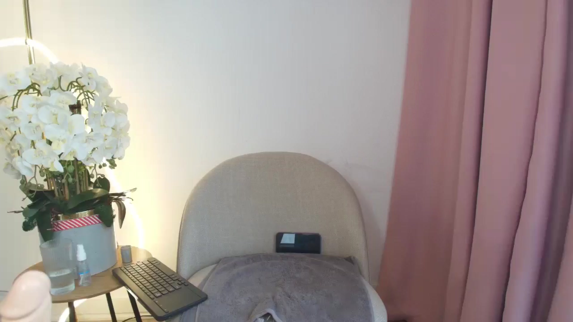 Gallery image thumbnail from Luxie_'s myfreecams stream on, 08/23/2025, 12:12 image 5 of 20