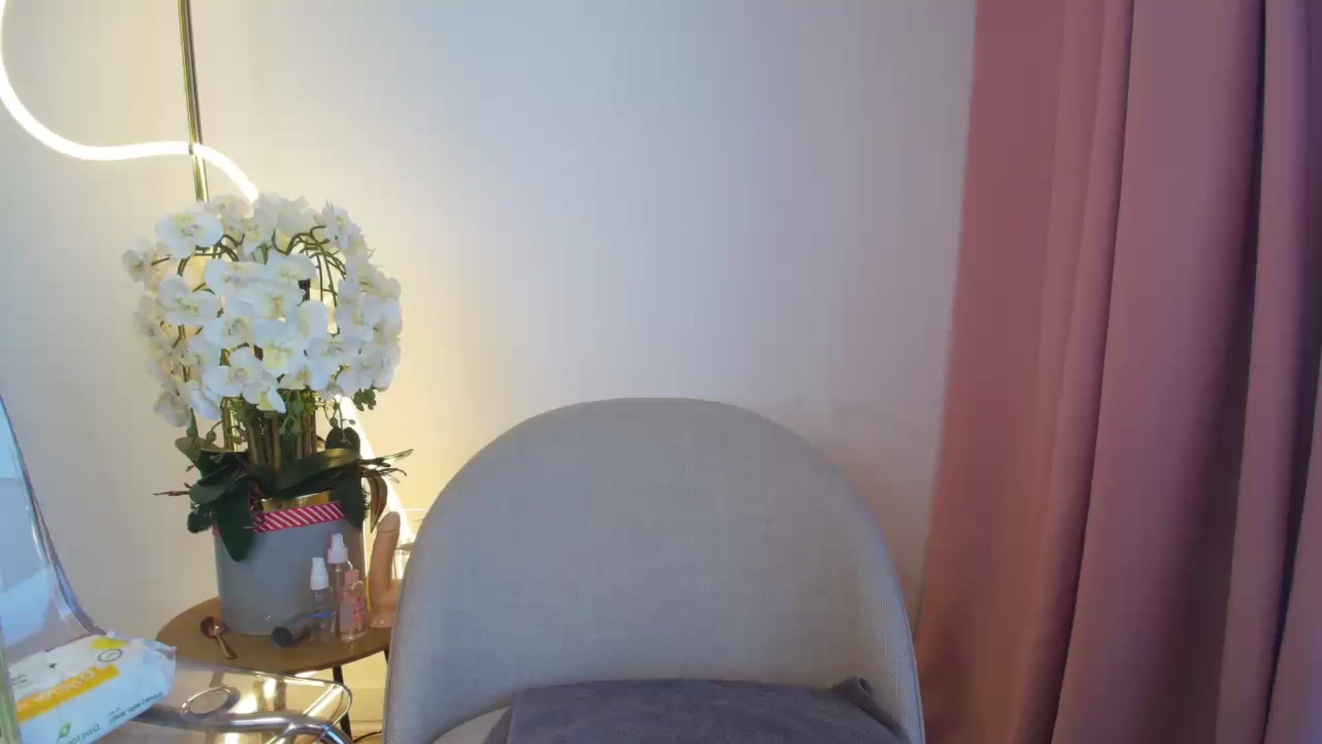 Gallery image thumbnail from Luxie_'s myfreecams stream on, 08/26/2025, 10:12 image 10 of 20