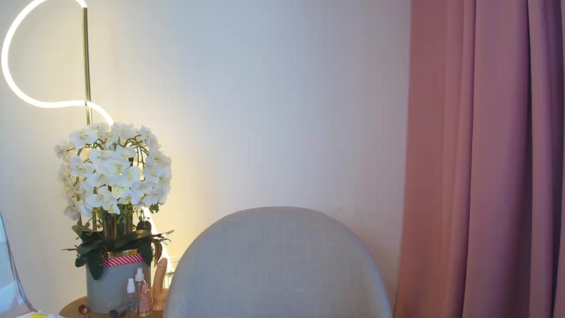 Gallery image thumbnail from Luxie_'s myfreecams stream on, 08/26/2025, 10:12 image 15 of 20