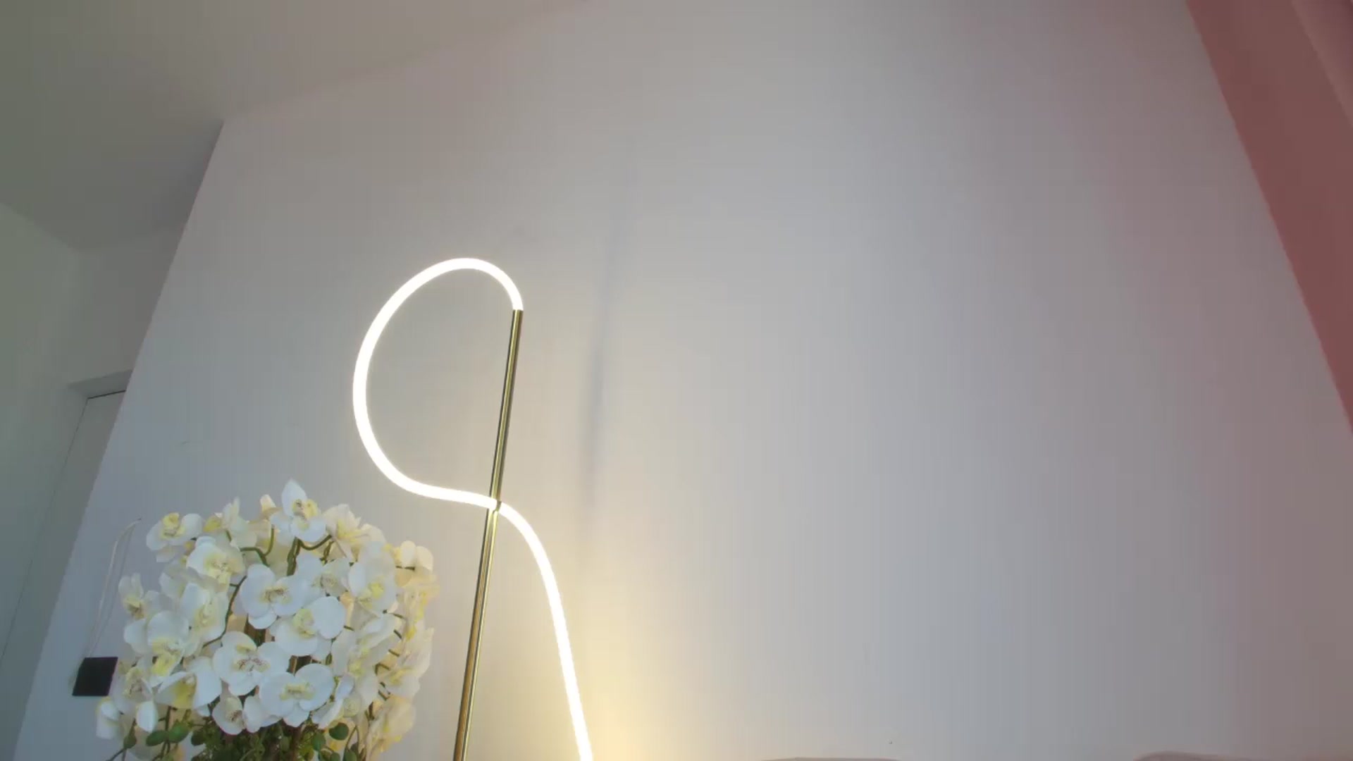 Gallery image thumbnail from Luxie_'s myfreecams stream on, 08/27/2025, 08:30 image 19 of 20