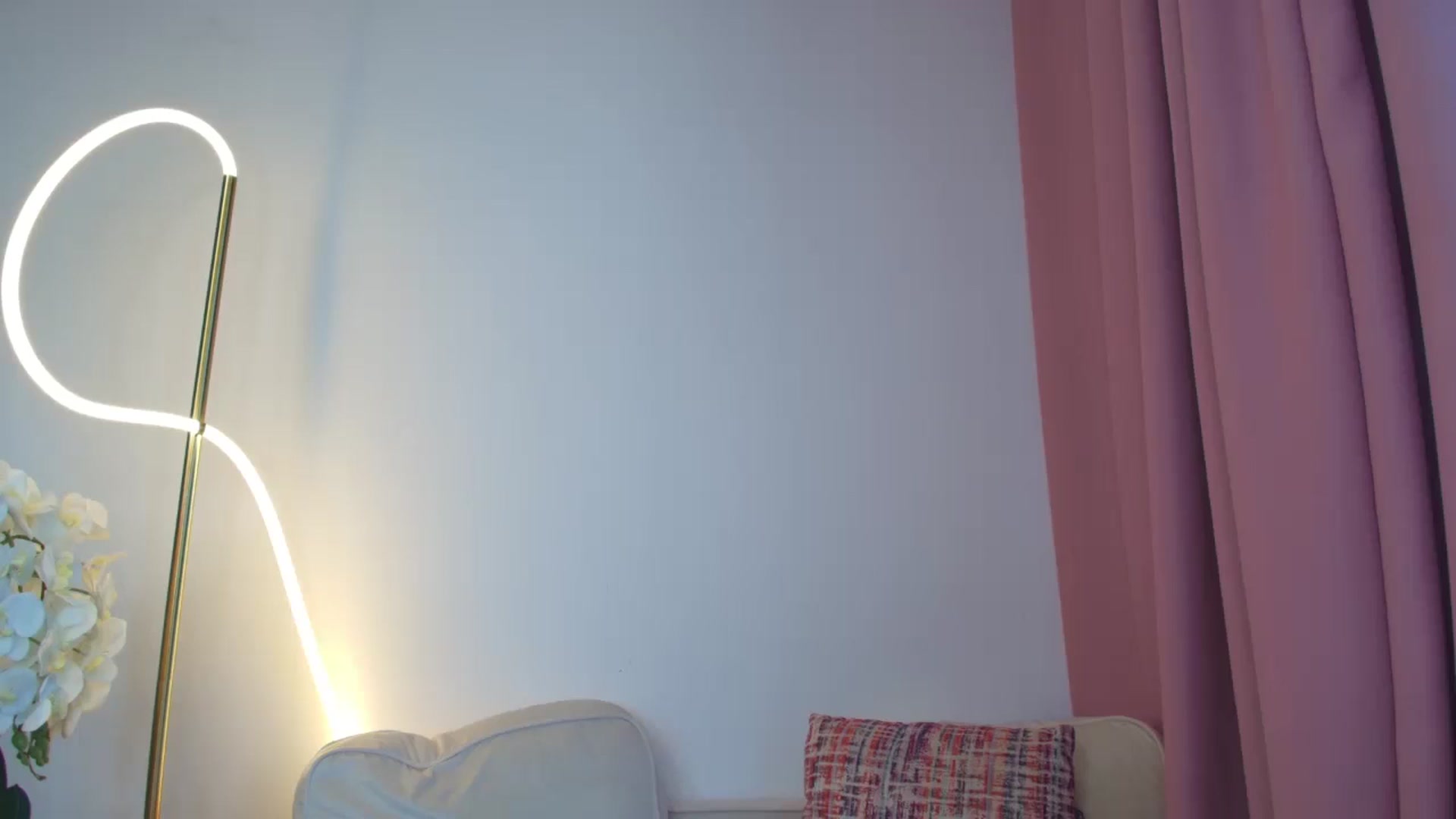 Gallery image thumbnail from Luxie_'s myfreecams stream on, 08/30/2025, 10:11 image 10 of 20
