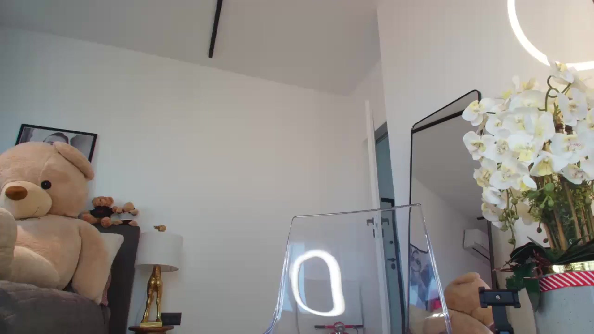 Gallery image thumbnail from Luxie_'s myfreecams stream on, 09/02/2025, 10:33 image 18 of 20