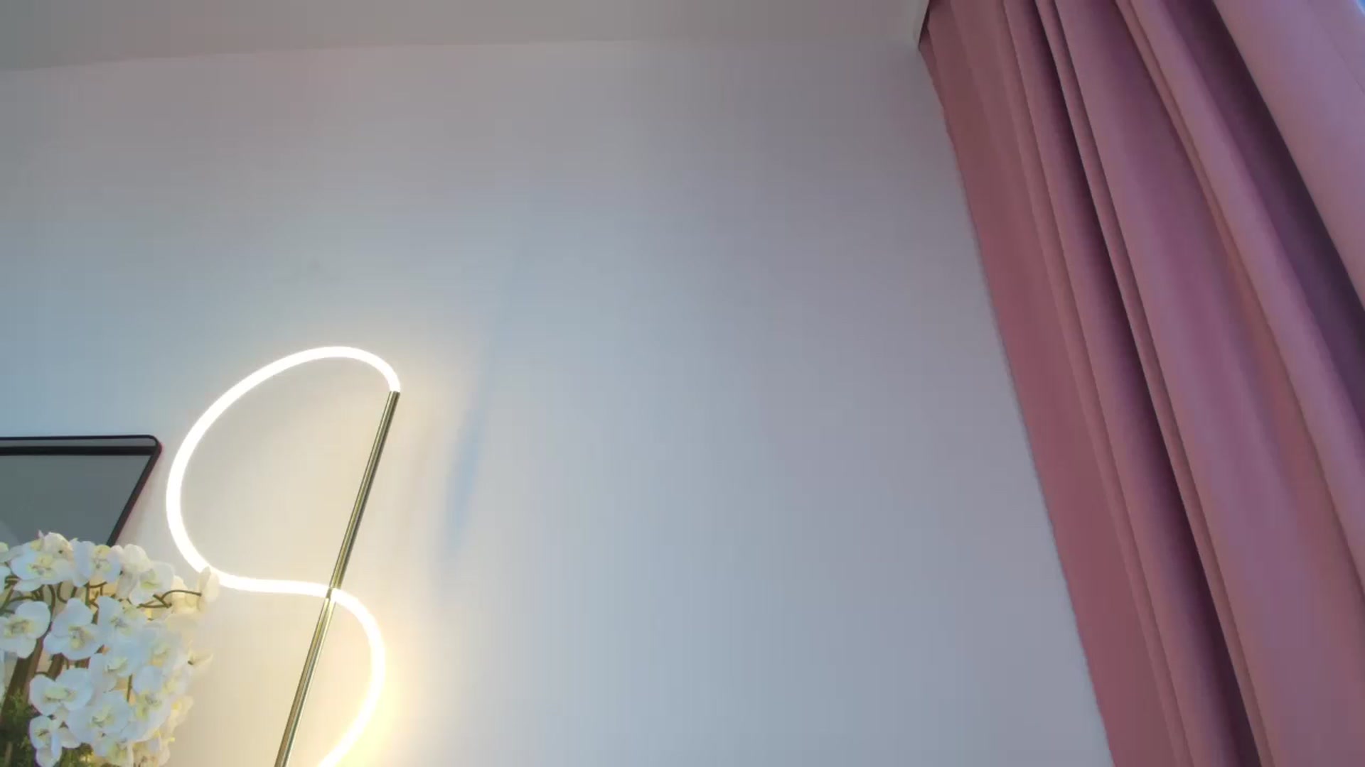 Gallery image thumbnail from Luxie_'s myfreecams stream on, 09/05/2025, 11:31 image 4 of 20