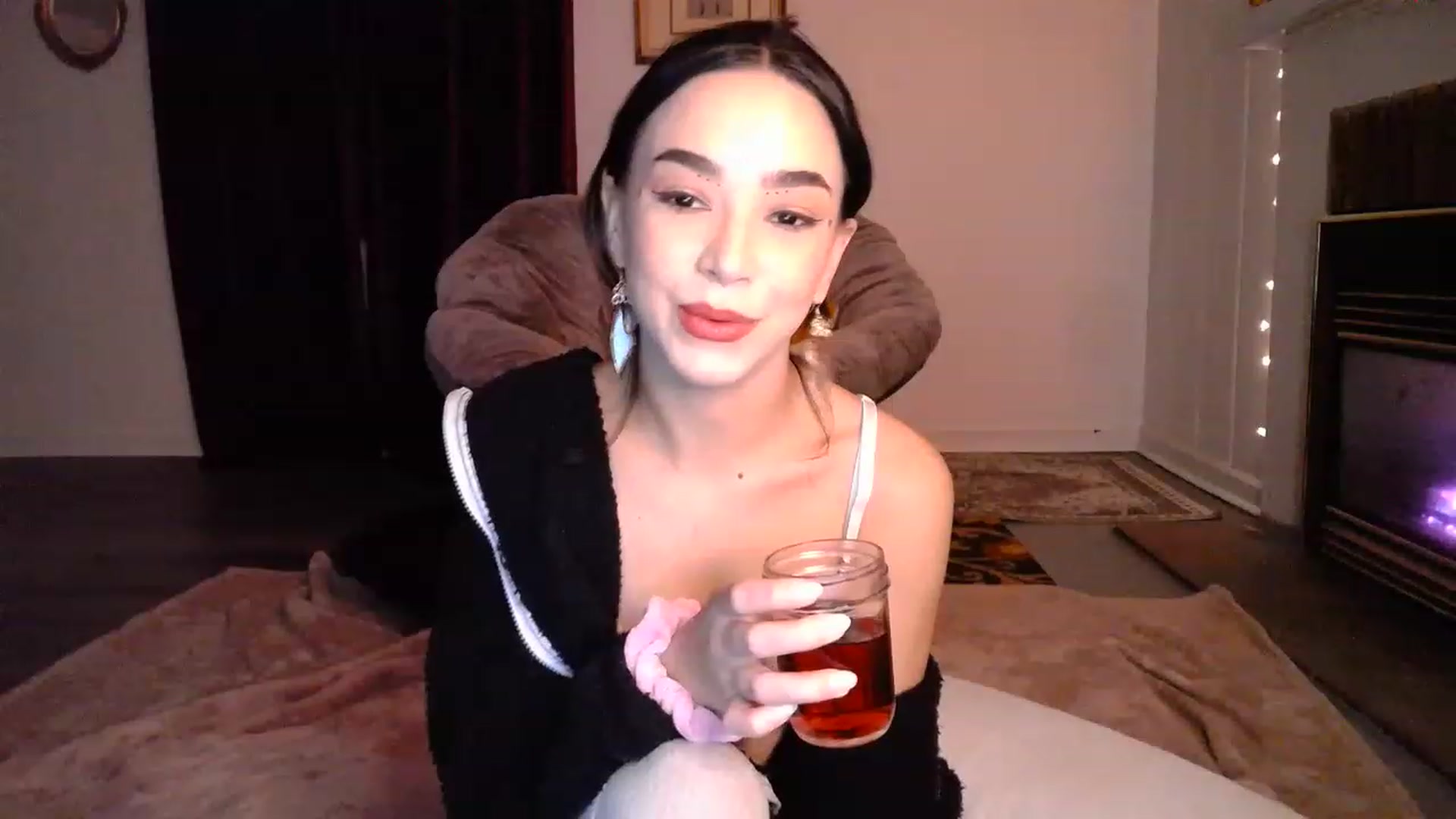 Gallery image thumbnail from Luxxe_'s myfreecams stream on, 12/07/2022, 03:13 image 5 of 20