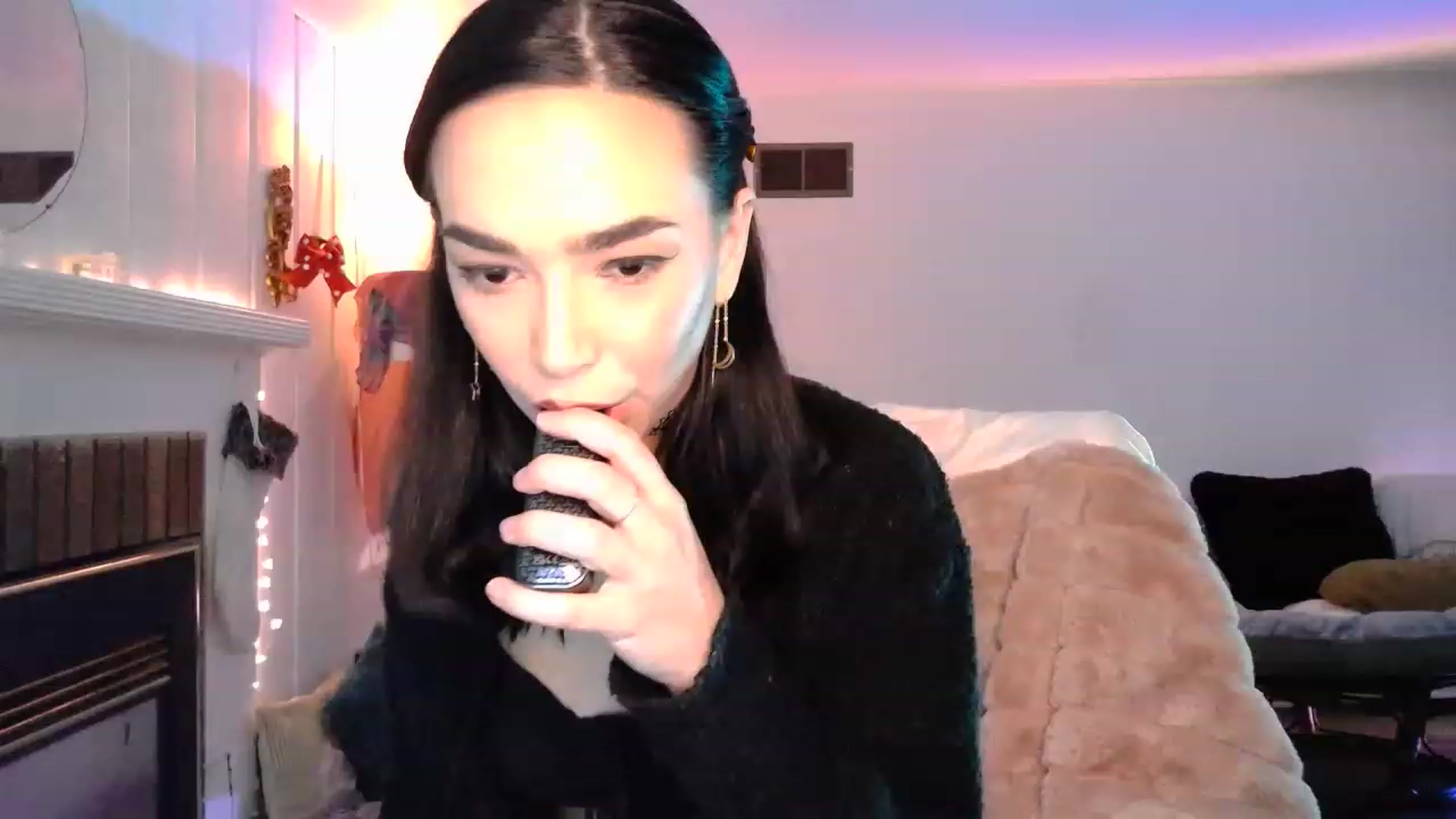 Gallery image thumbnail from Luxxe_'s myfreecams stream on, 12/12/2022, 03:21 image 10 of 20