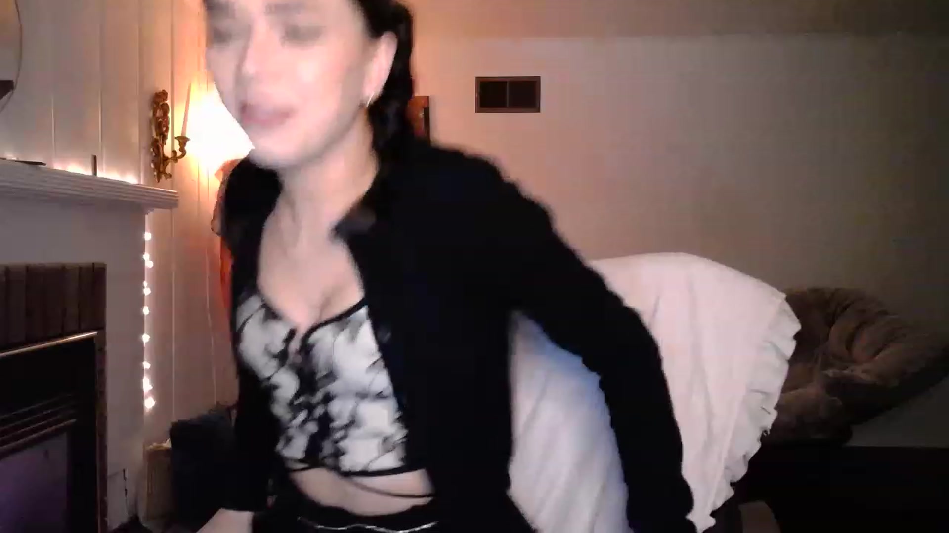 Gallery image thumbnail from Luxxe_'s myfreecams stream on, 02/19/2023, 04:05 image 3 of 20