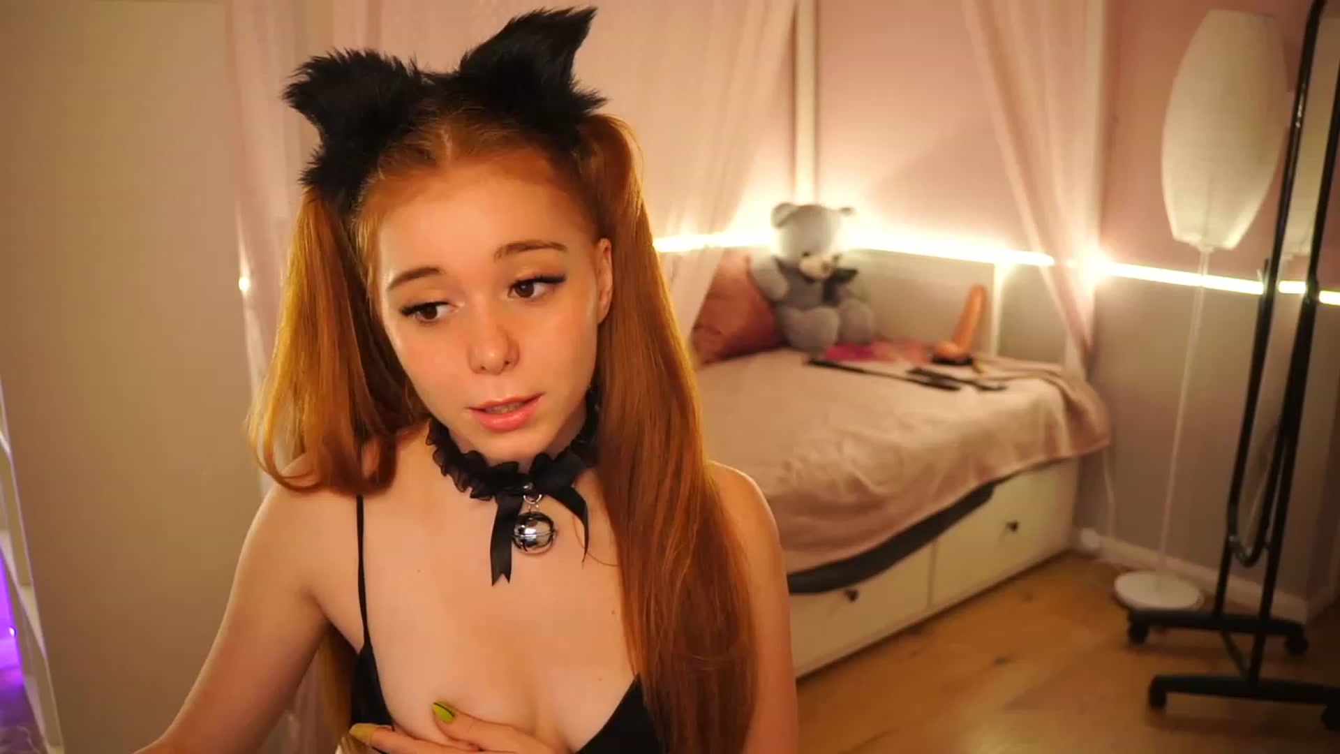 Gallery image thumbnail from Lya_TheCutest's myfreecams stream on, 06/10/2023, 15:33 image 3 of 20