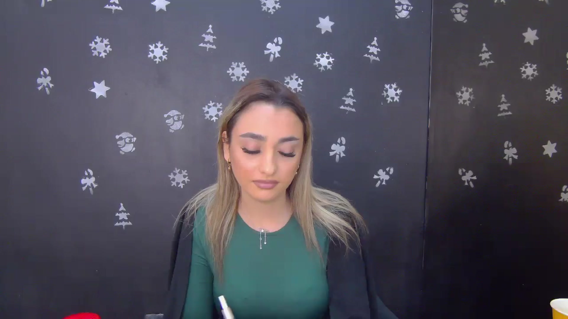 Gallery image thumbnail from Lya_red's myfreecams stream on, 12/24/2025, 13:20 image 15 of 20