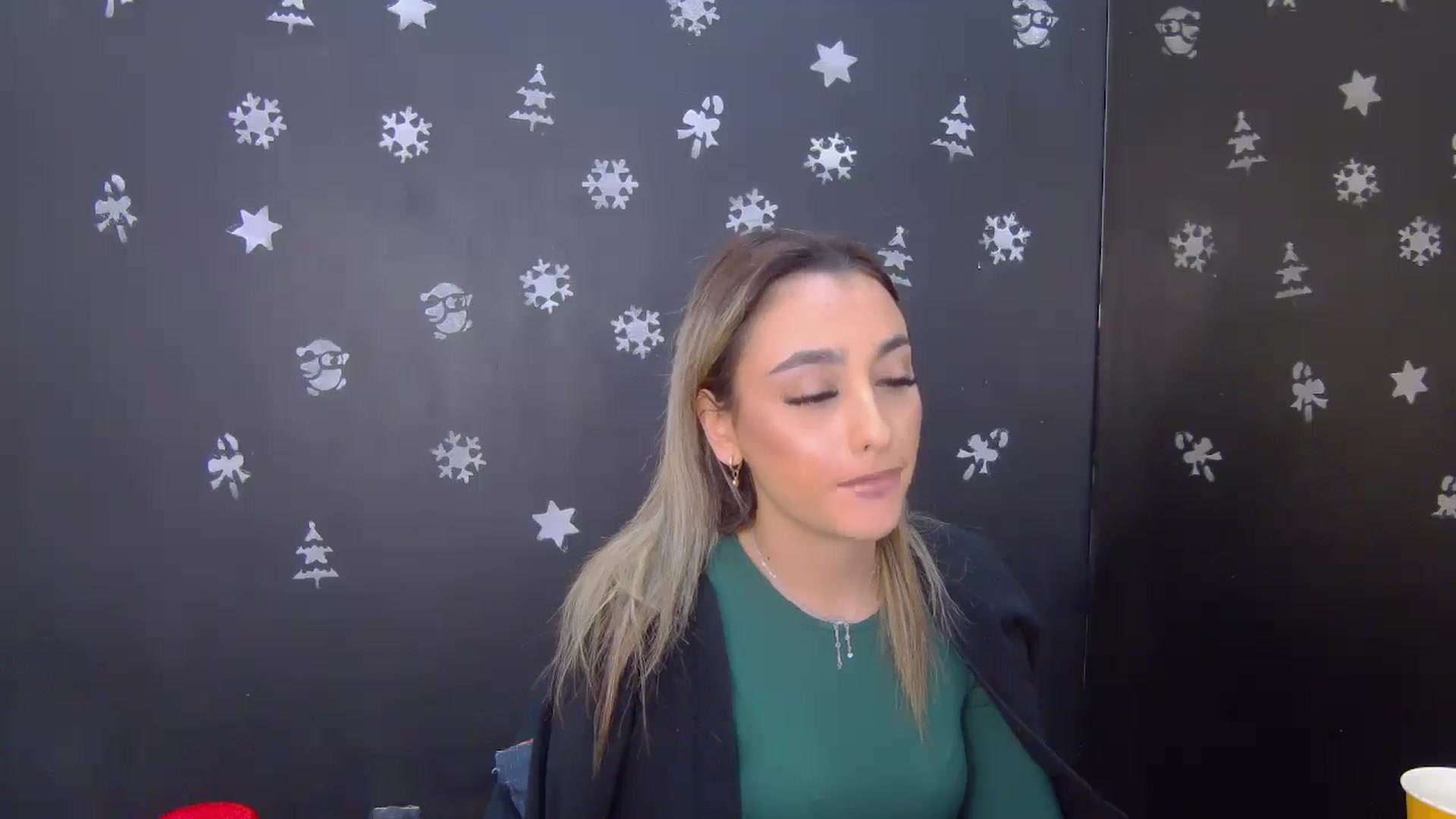 Gallery image thumbnail from Lya_red's myfreecams stream on, 12/24/2025, 13:20 image 17 of 20