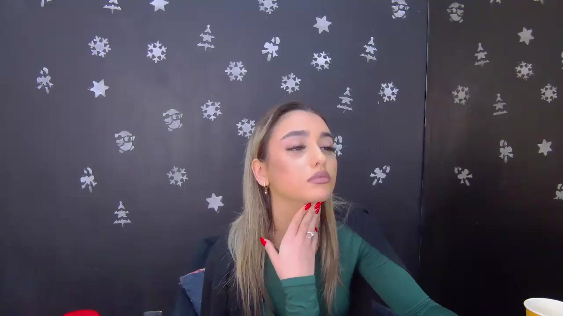 Gallery image thumbnail from Lya_red's myfreecams stream on, 12/24/2025, 13:20 image 7 of 20