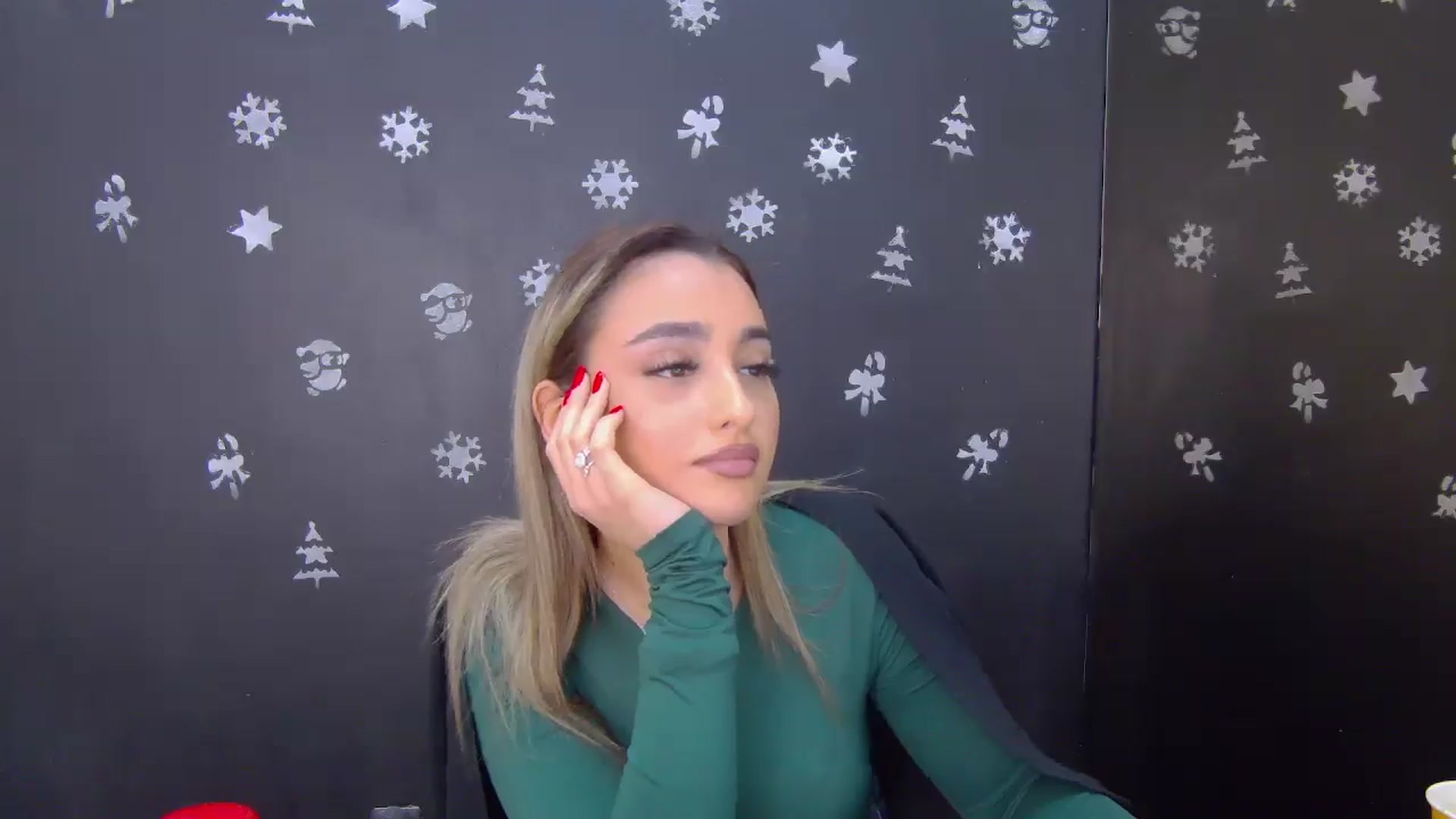 Gallery image thumbnail from Lya_red's myfreecams stream on, 12/24/2025, 13:20 image 12 of 20