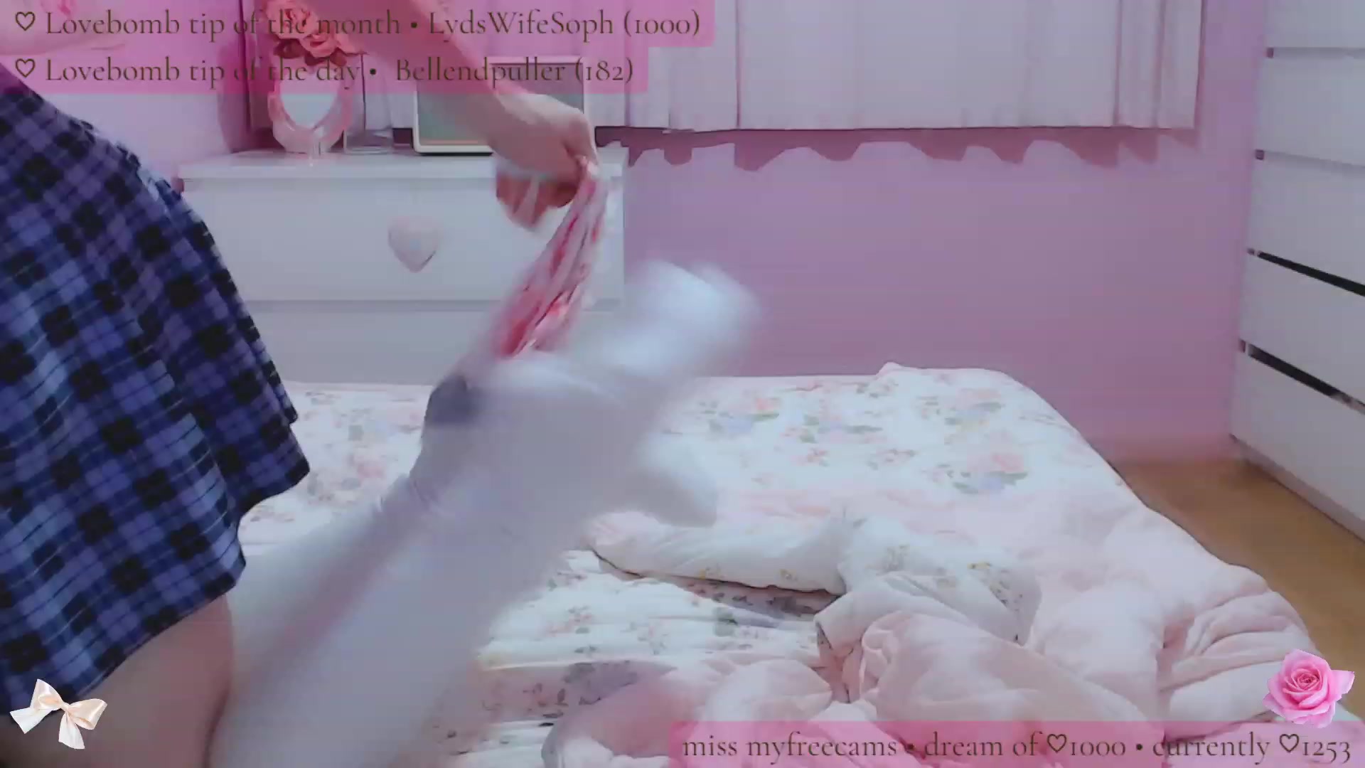 Gallery image thumbnail from LydiaLovedoll's myfreecams stream on, 09/19/2023, 21:47 image 12 of 20